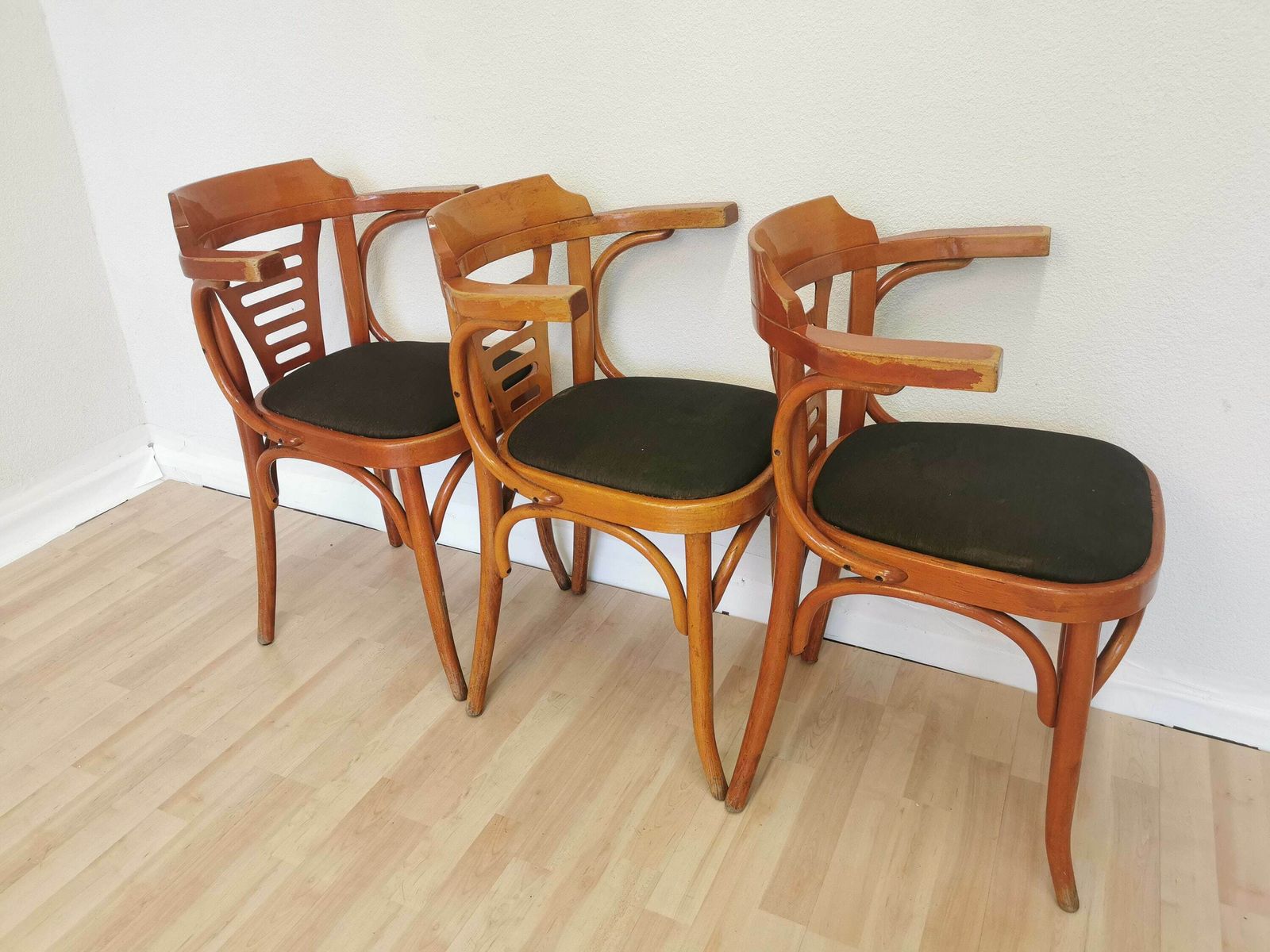 Set Of 3 Vintage Bentwood Dining Chairs In Irish Pub Style With Fabric Seat / Mid Century Wooden Armchair With Armrest In Thonet Style 1970s photo vintage
