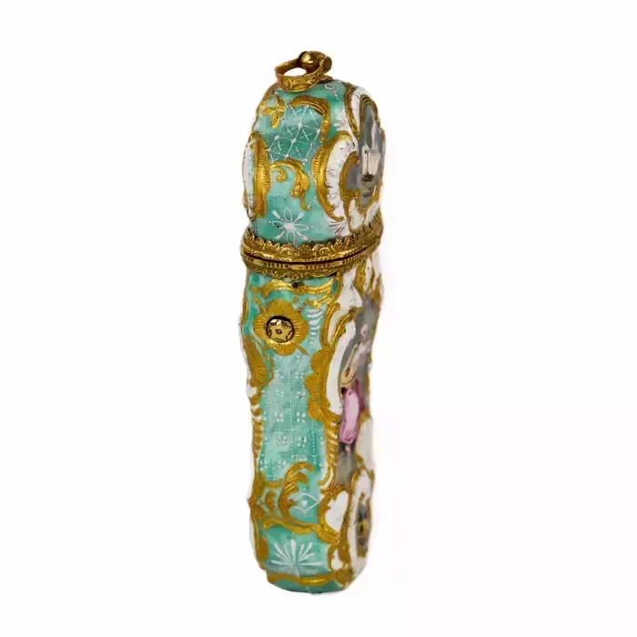 English Painted Porcelain Necessaire With Gold. 18 Century.