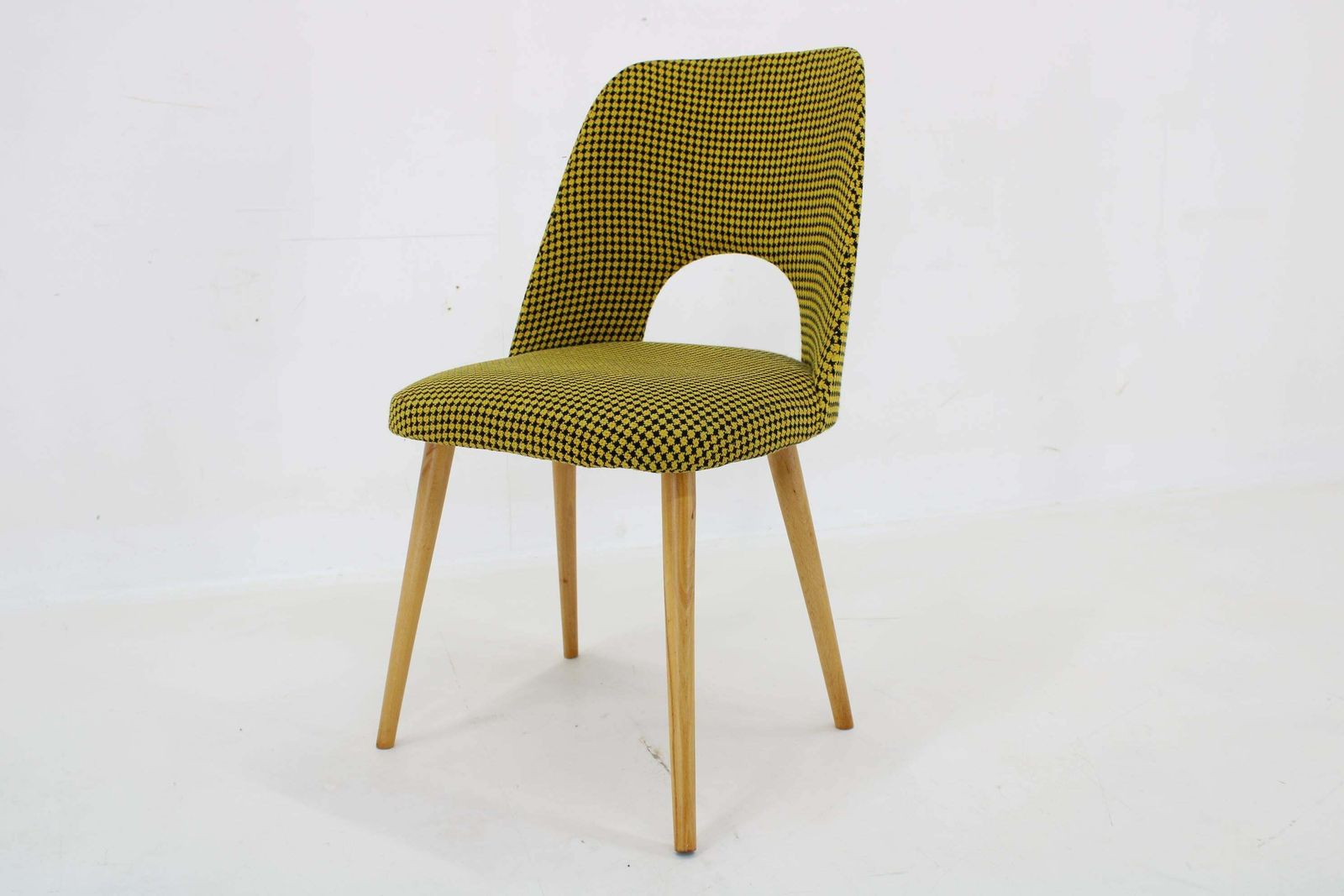 1960s Oswald Haerdtl, Set Of 4 Dining Chairs By Ton, Czechoslovakia photo vinterior