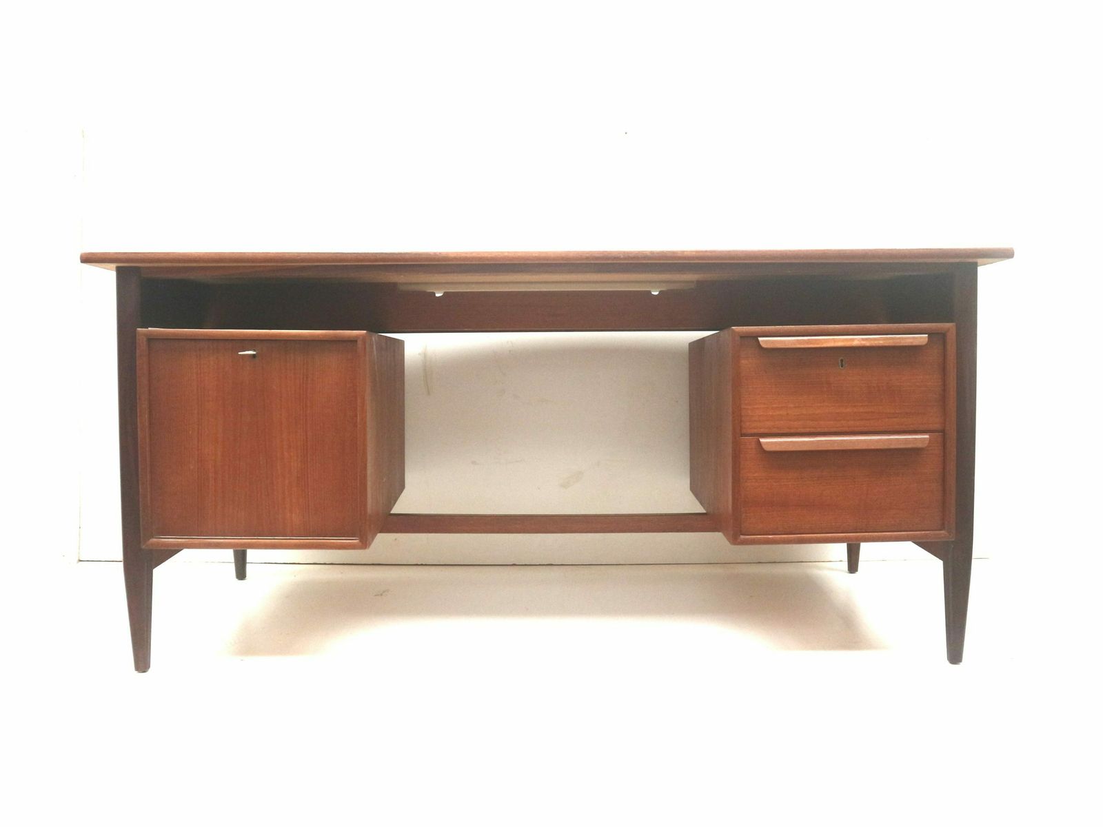 photo furniture Large Vintage Danish Boomerang Desk Made Of Teak Wood From The 1960s