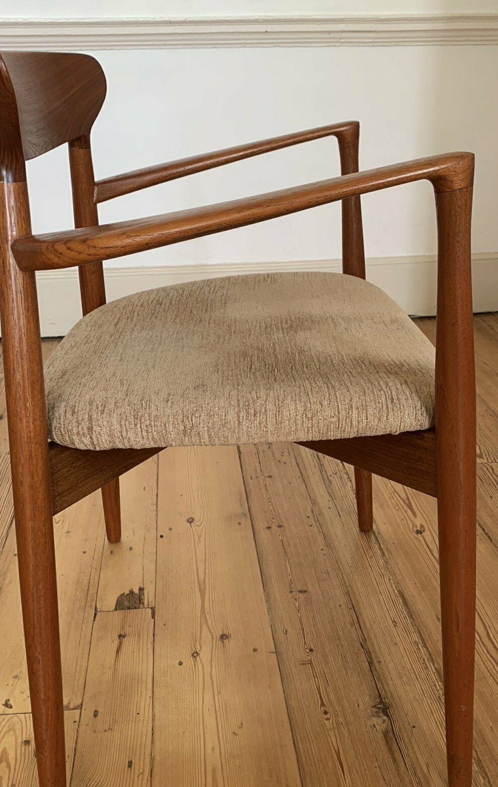 photo buy Excellent Set Of Six Harry østergaard Teak Model 59 Dining Chairs With 2 Carvers