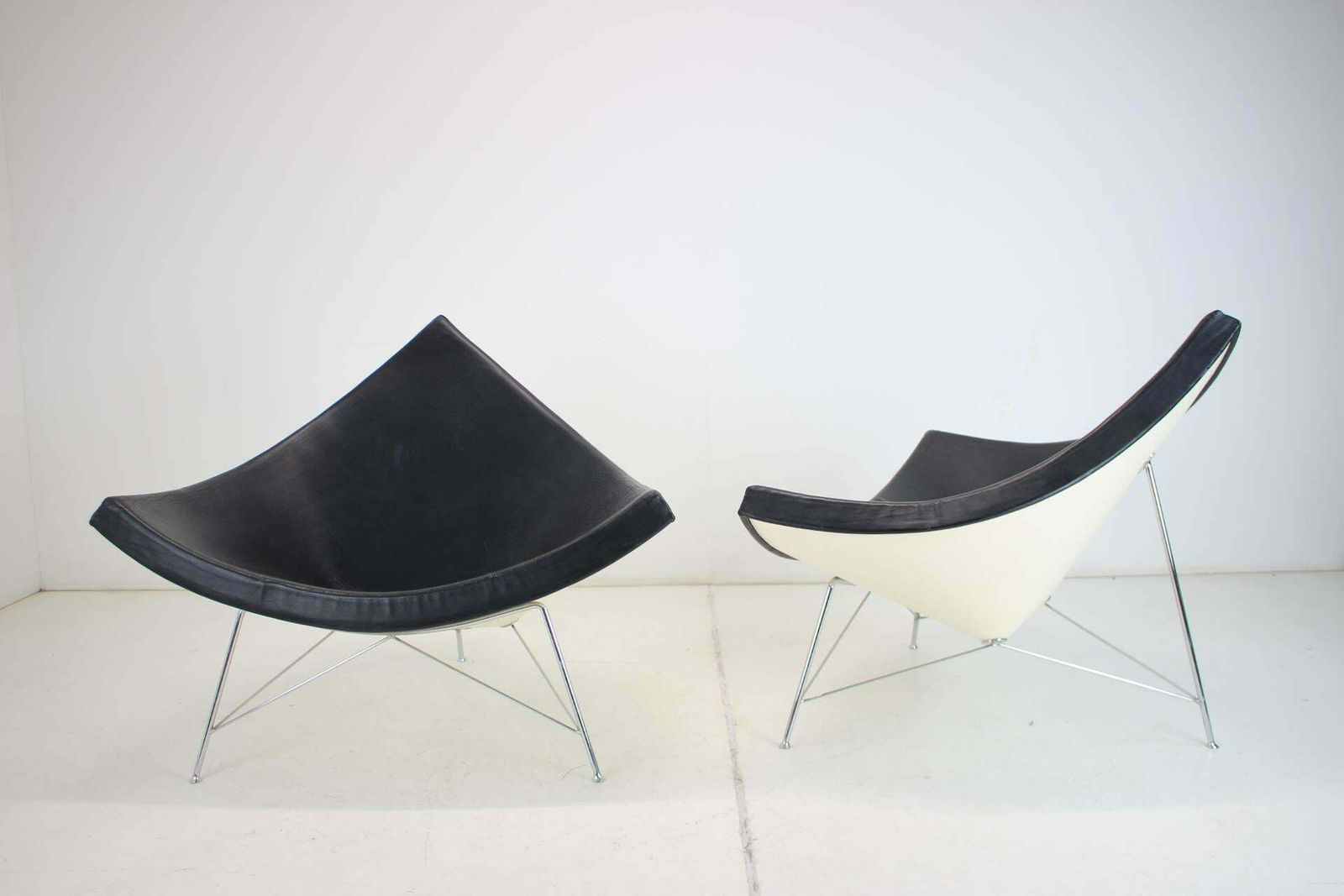 Set Of Two Leather Original George Nelson Coconut Chairs, Vitra photo vintage