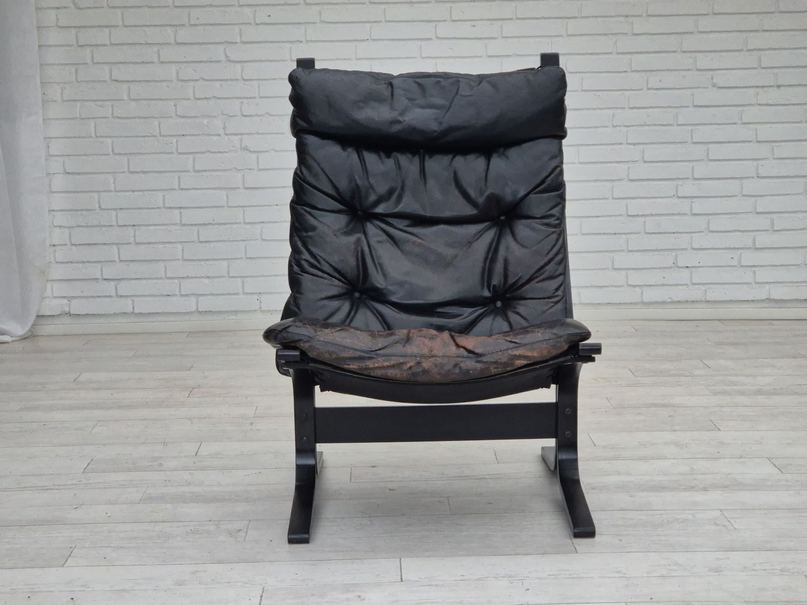 Jaren 1970, Noors Design, "Siesta" Loungestoel Van Ingmar Relling, Zwart Leer, Gebogen Hout. photo 990.0