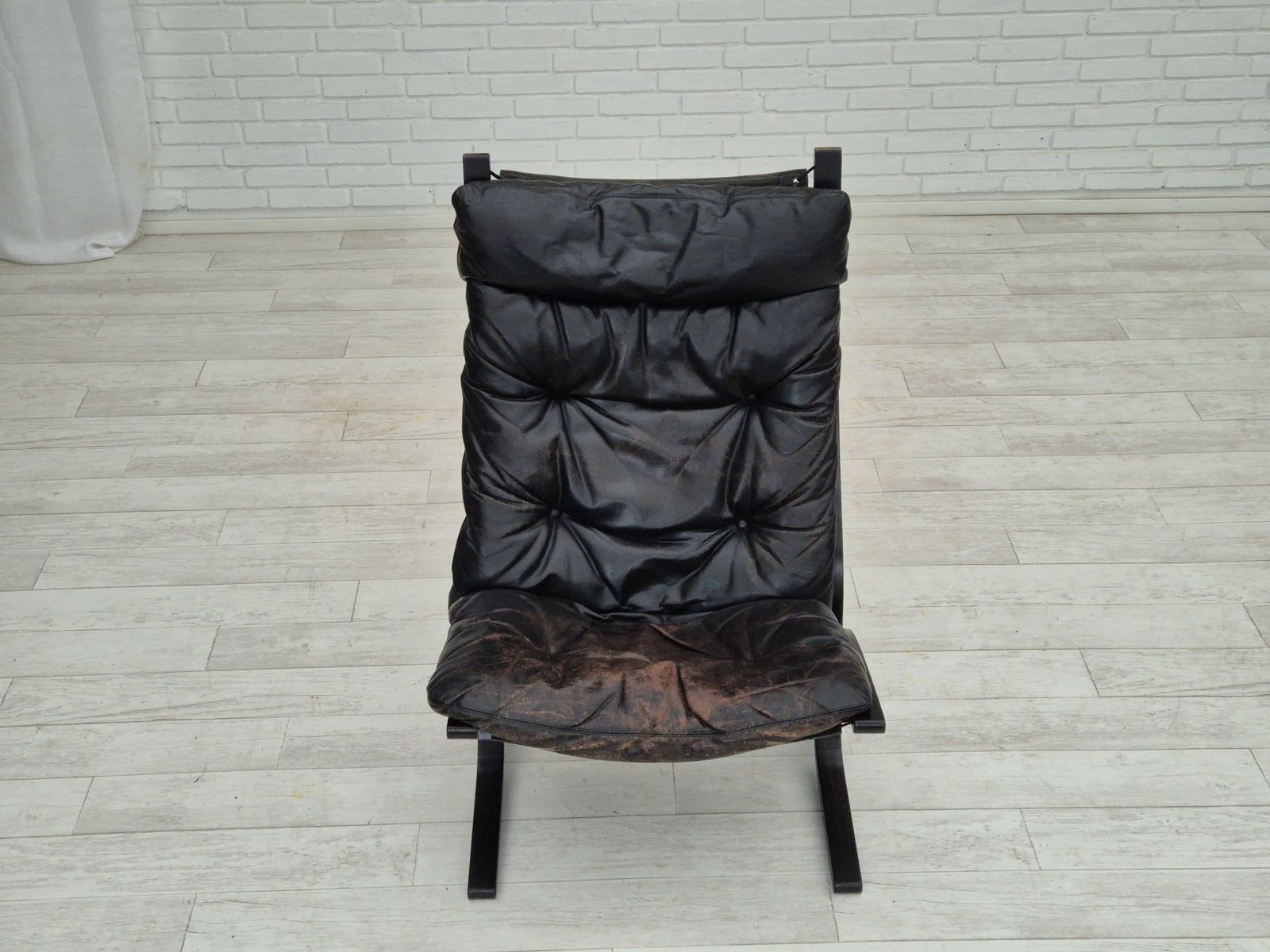 Jaren 1970, Noors Design, "Siesta" Loungestoel Van Ingmar Relling, Zwart Leer, Gebogen Hout. photo buy