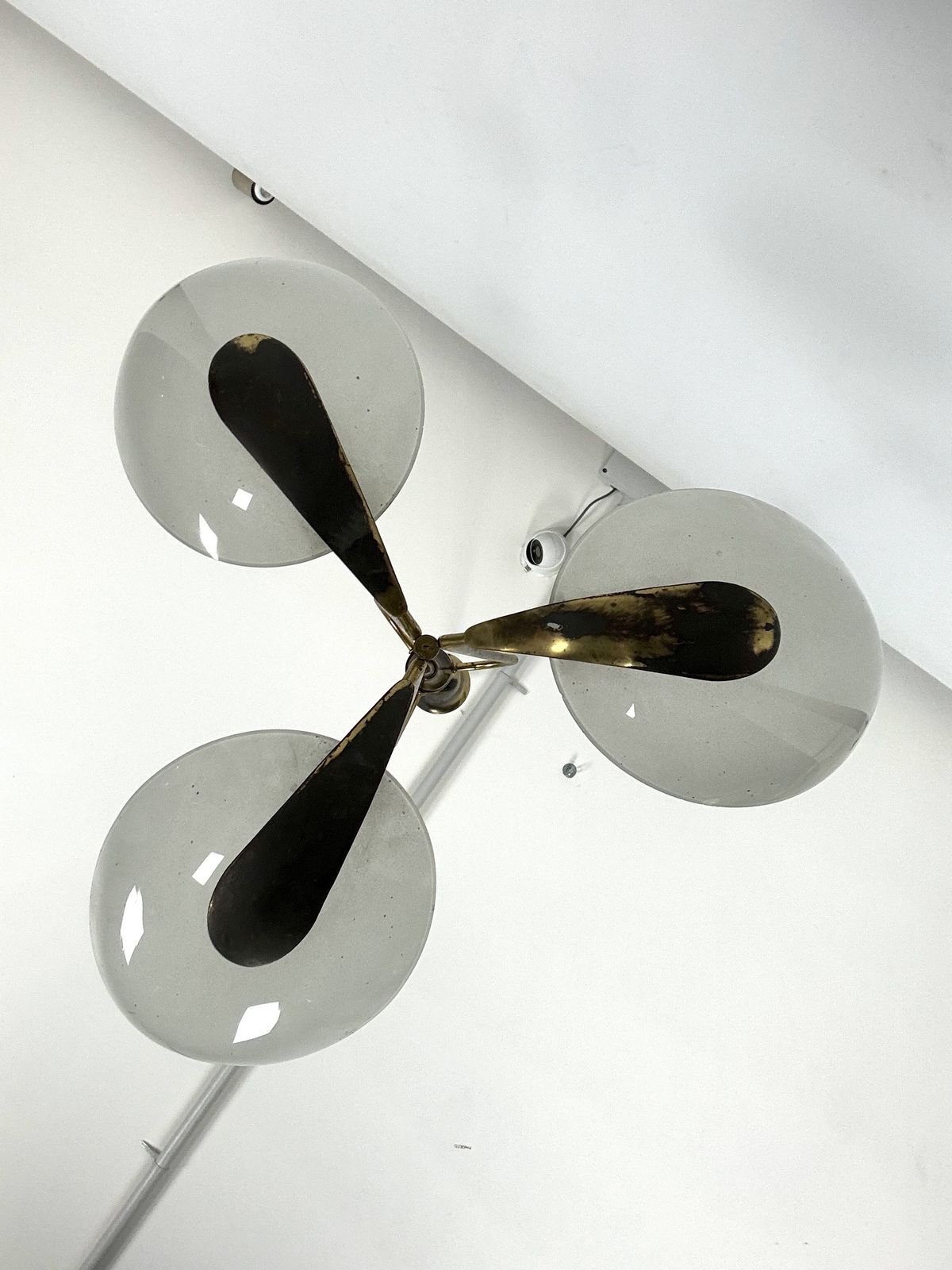 photo furniture Vintage Italian Brass And Curved Glass Chandelier From 1950s