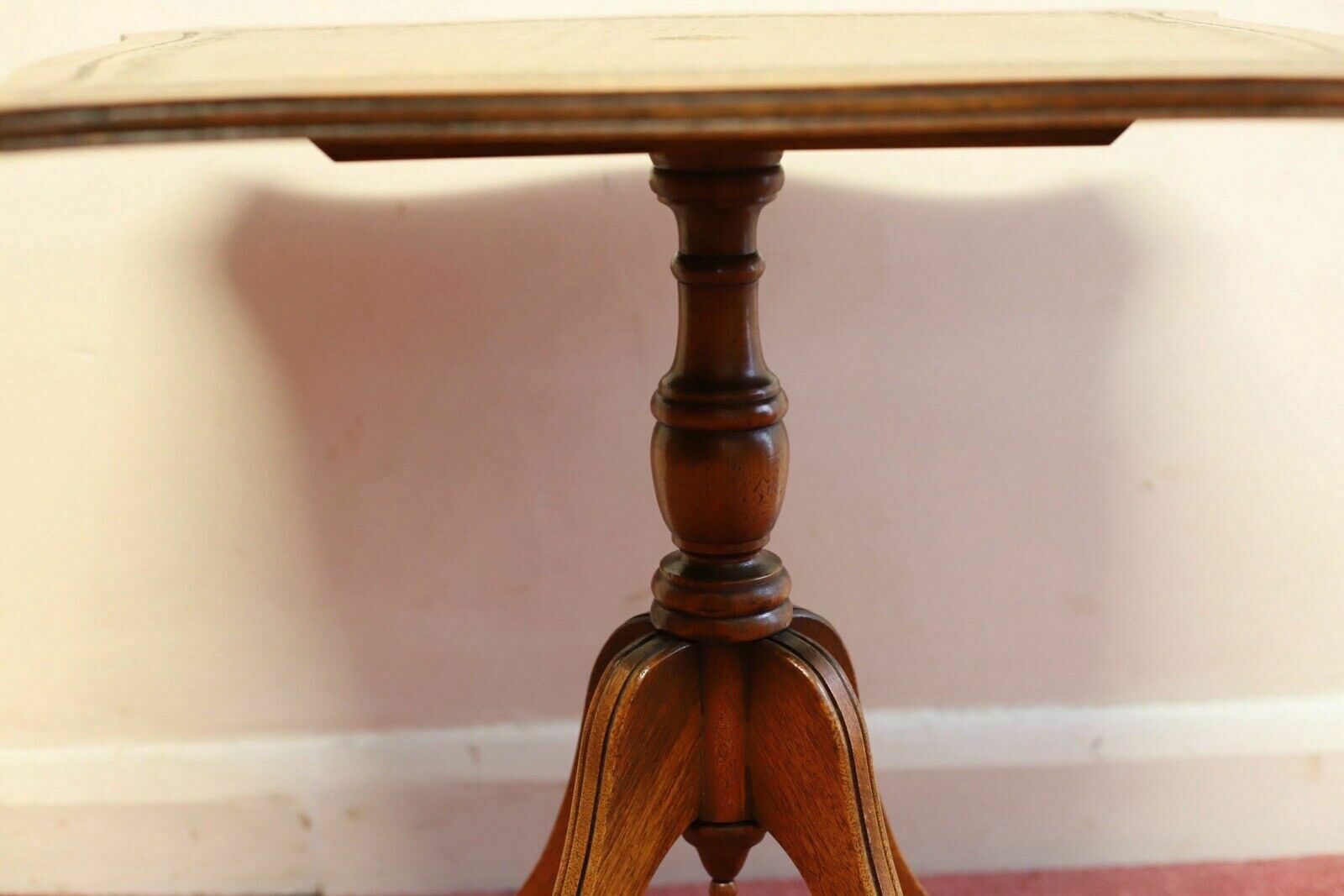 photo furniture Bevan Funnell Reprodux Lovely Mahogany Tilt Top Occasional Table