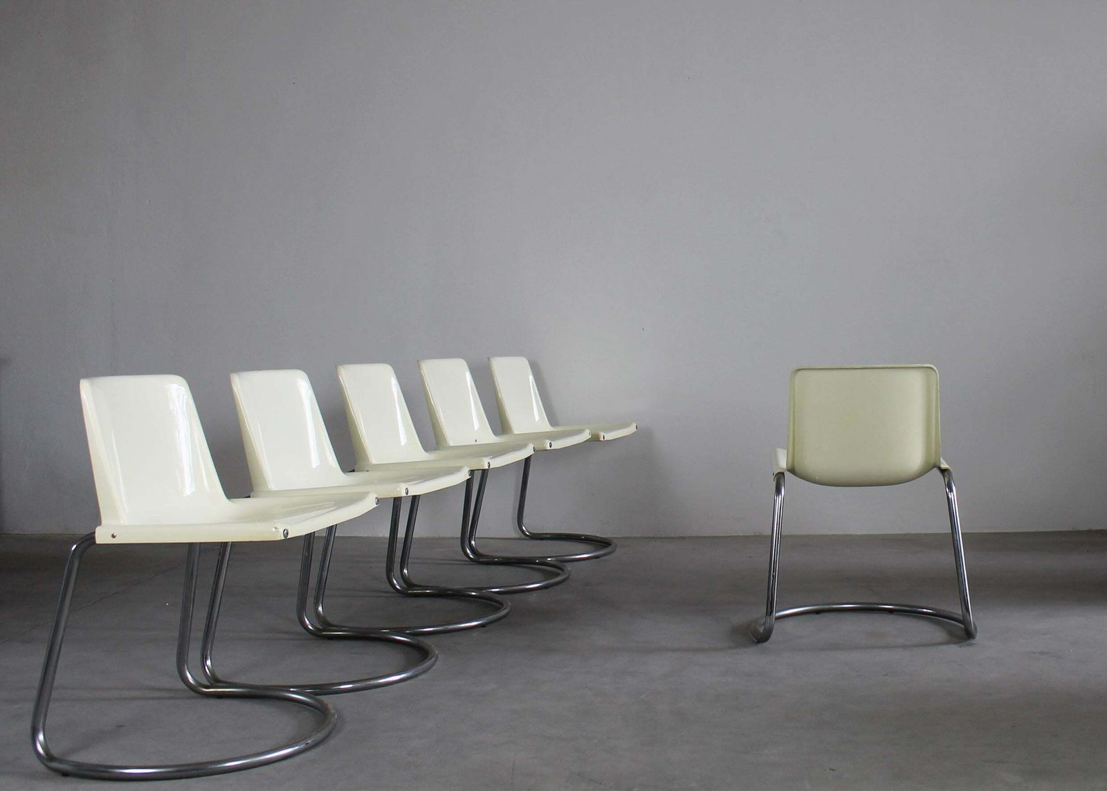 Giotto Stoppino Set Of Six White Alessia Chairs By Driade 1970s Italy photo Furniture