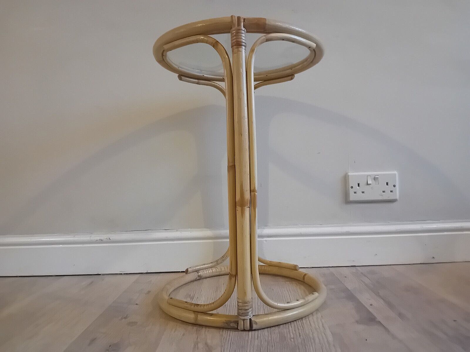 photo vinterior Delightful 1970's Italian Bamboo Boho Chic Mid Century Drinks/Side /Coffee Table