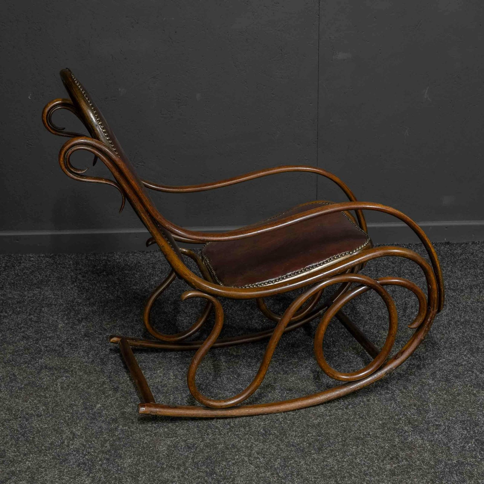 Thonet Rocking Chair photo vinterior