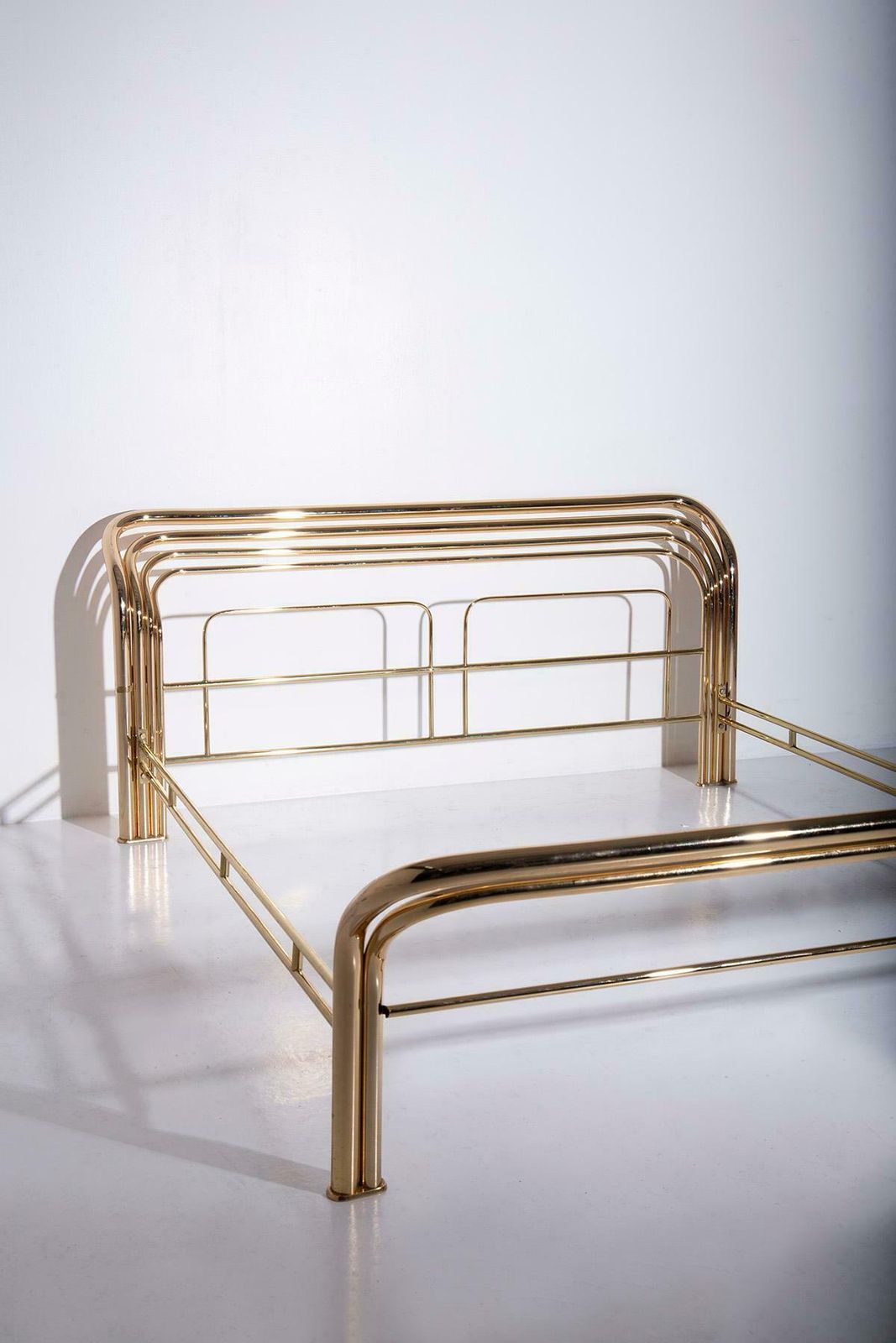 photo vintage Luciano Frigerio Italian Vintage Brass Bed, Branded