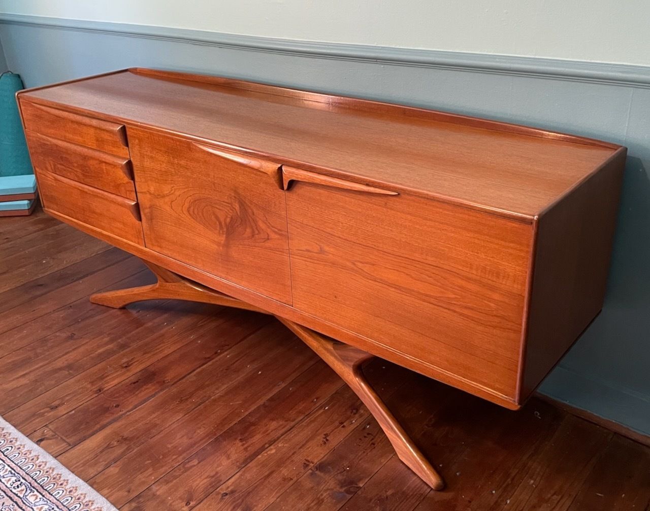 Beithcraft Val Rossi Teak Sideboard photo Furniture