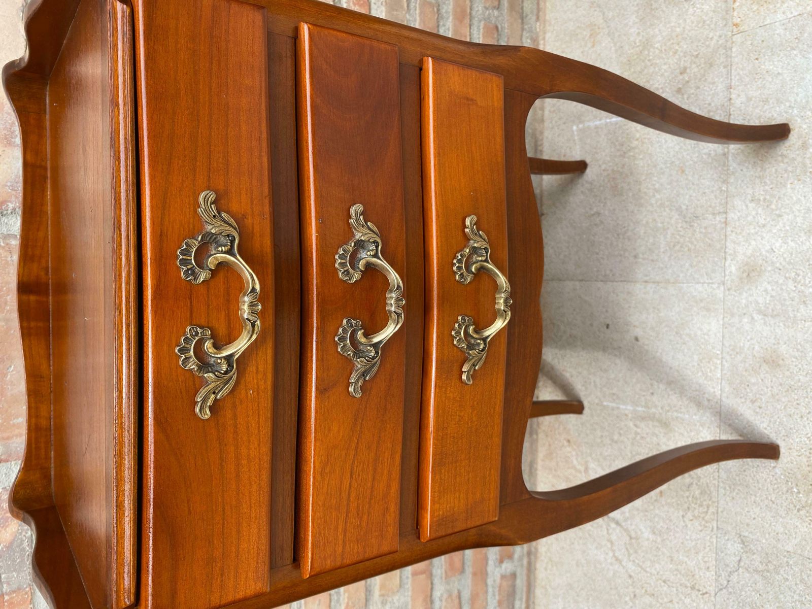 photo buy Tables de chevet françaises en cerisier, avec tiroirs et étagère ouverte, années 1960, lot de 2