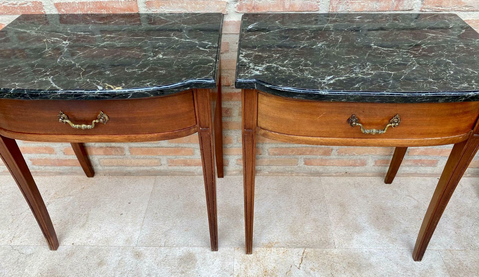 Tables de chevet modernes, plateau en marbre gris, 1940, lot de 2 photo buy