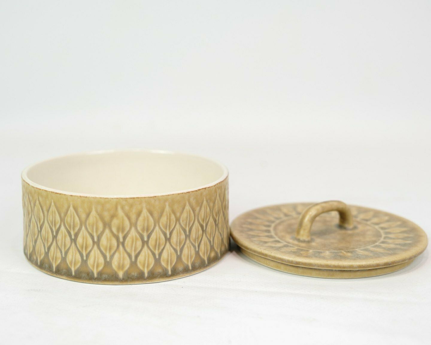 Bowl With Lid In Ceramic Stoneware  From The Relief Series By Jens Quistgaard For Bing And Grøndahl photo 55.0