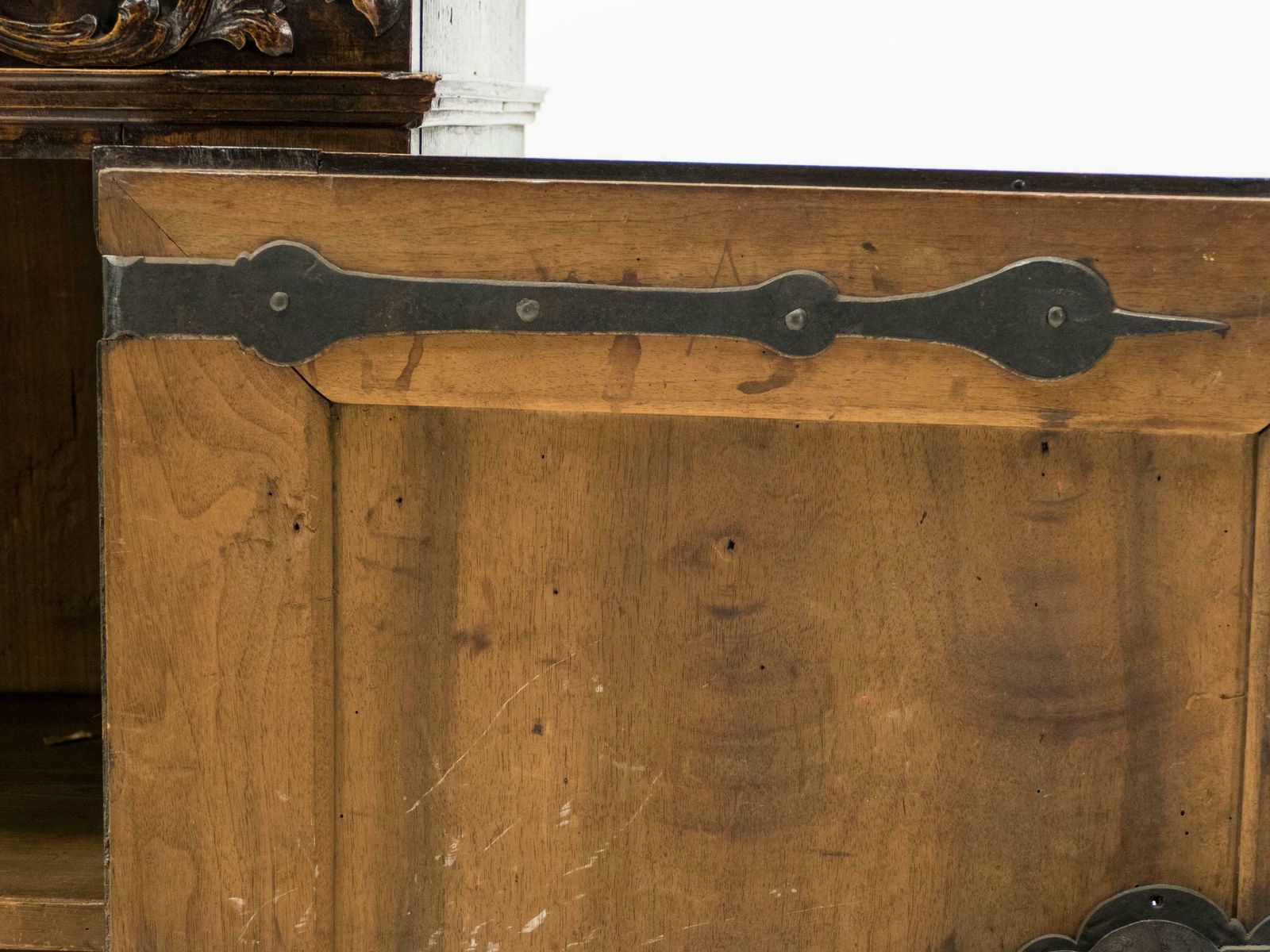 photo for sale Buffet de style Renaissance française en chêne sculpté, XVIIIe siècle