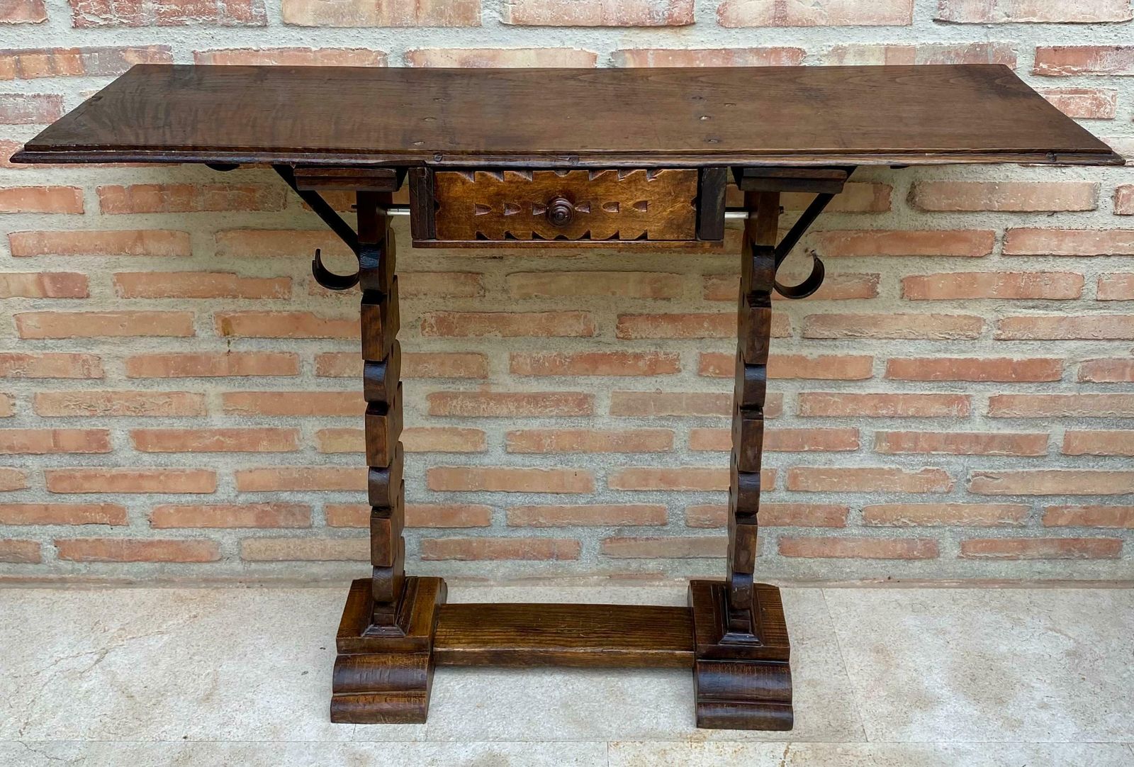 Console espagnole début du XXe siècle à un tiroir, années 1940 photo furniture