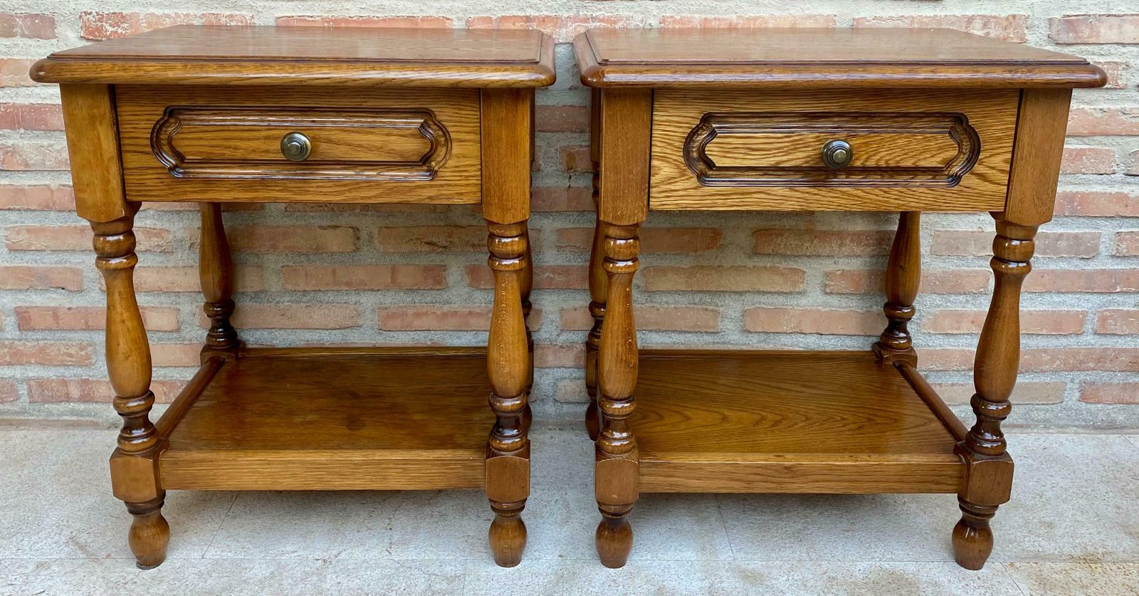 Tables de chevet espagnoles du XXe siècle, un tiroir, ferrures en fer et une niche ouverte photo for sale
