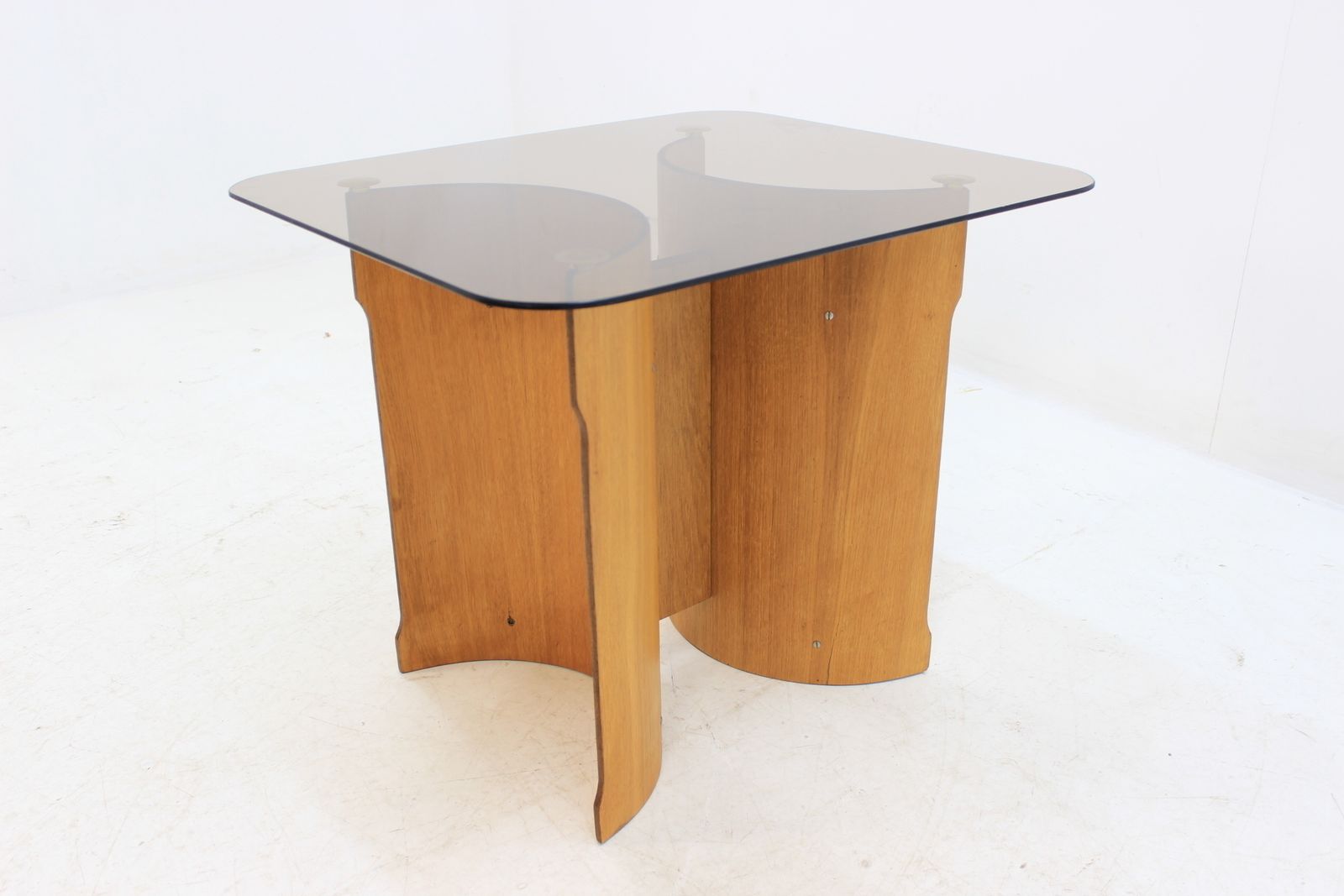 Scandinavisch Design Tafel Van Gebogen Houtfineer, Jaren 1970 photo furniture