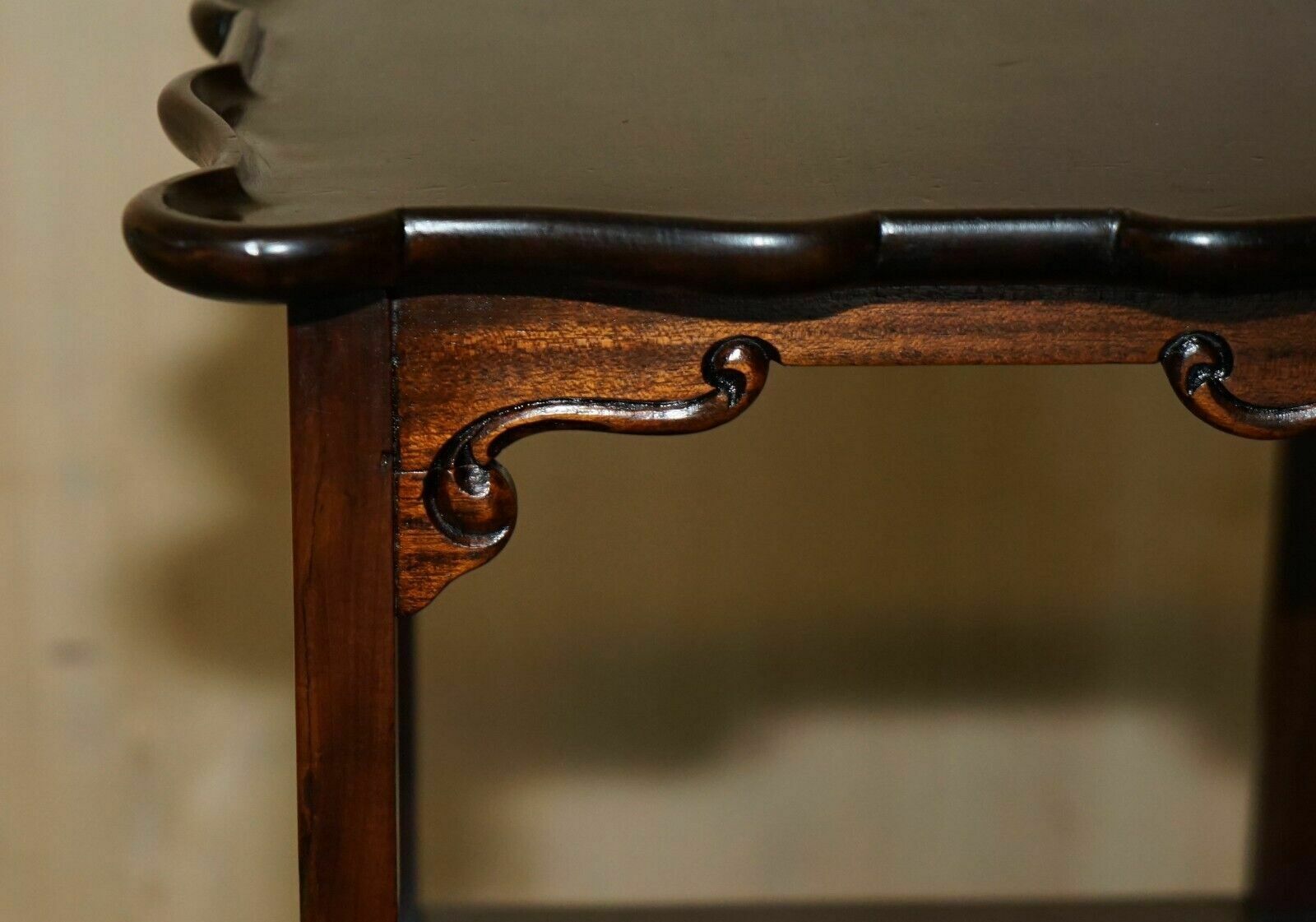 photo vintage Pair Of Stunning Thomas Chippendale Style Two Tiered Mahogany Side End Tables