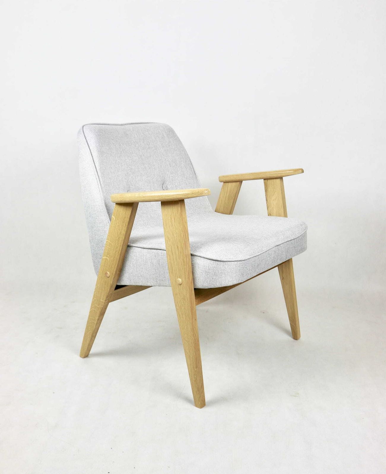 Chierowski 366 Armchair, 1970s, Beige   2 Pieces Available