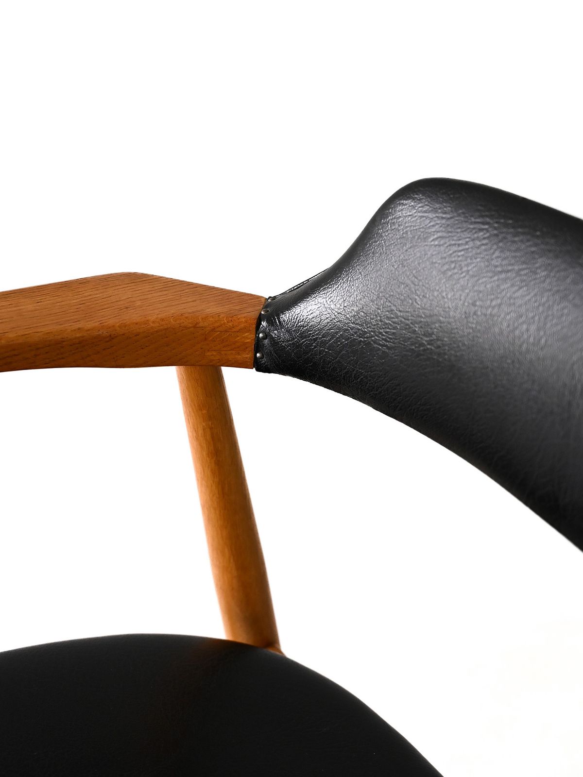 Scandinavian Armchair Covered In Imitation Leather photo vinterior