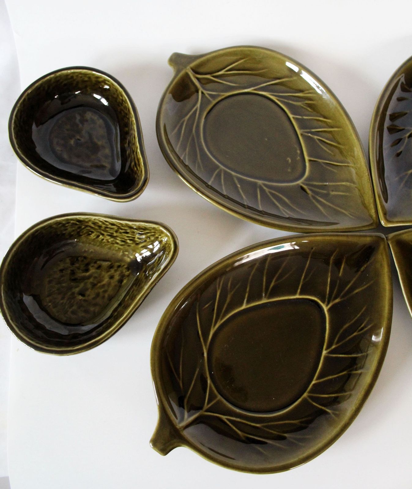 Vintage Portugal Secla Ceramic Majolica Avocado Serving Set, 4 Bowls And 4 Leaf Shaped Plates, Mcm, Dish, Vegetable, Olive Green, 1970s photo 64.0