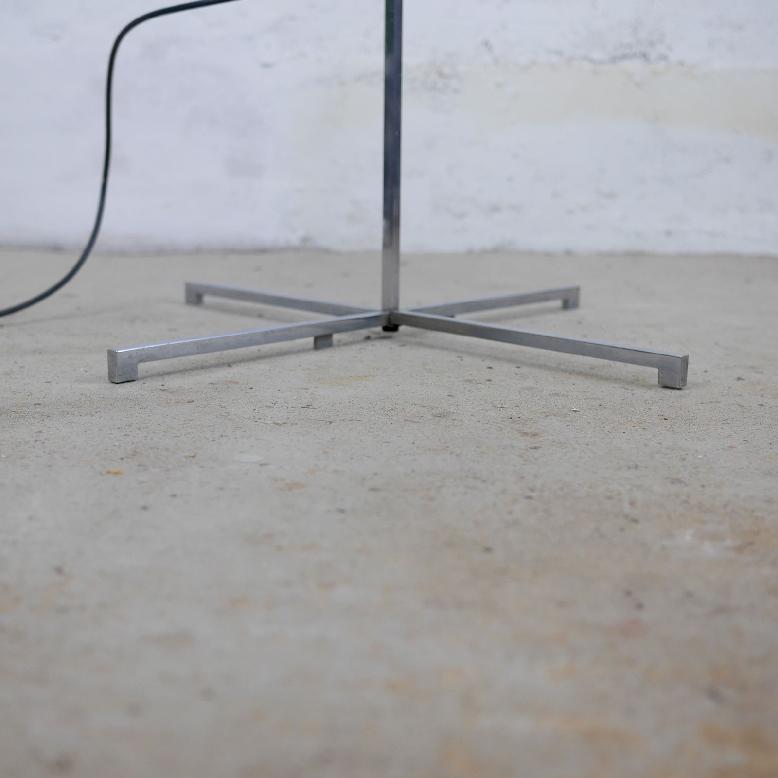 photo vinterior Mid Century Adjustable Chrome Walnut Floor Lamp Light Hans Eichenberger Swedish