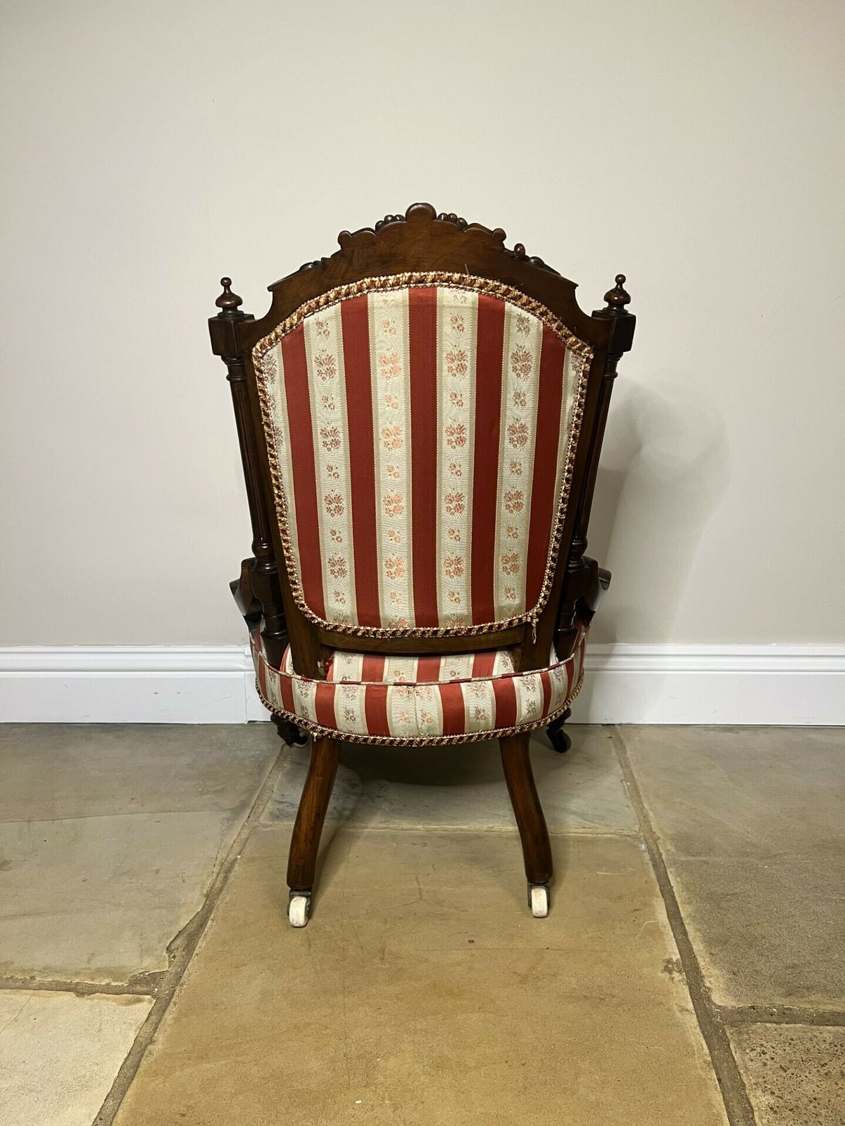 Stunning Victorian Quality Carved Walnut Ladies Chair photo 685.0