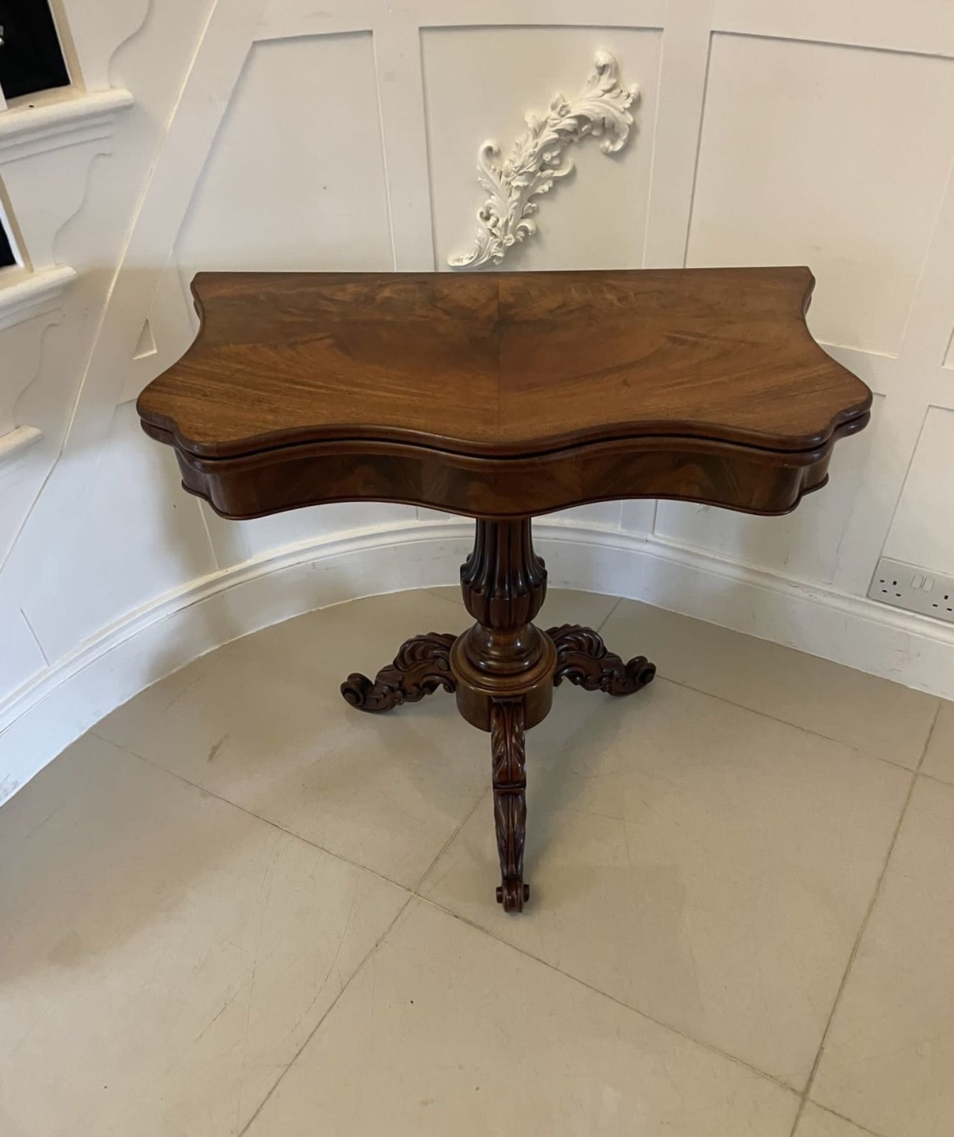 photo furniture Antique 19th Century Quality Figured Mahogany Card Table