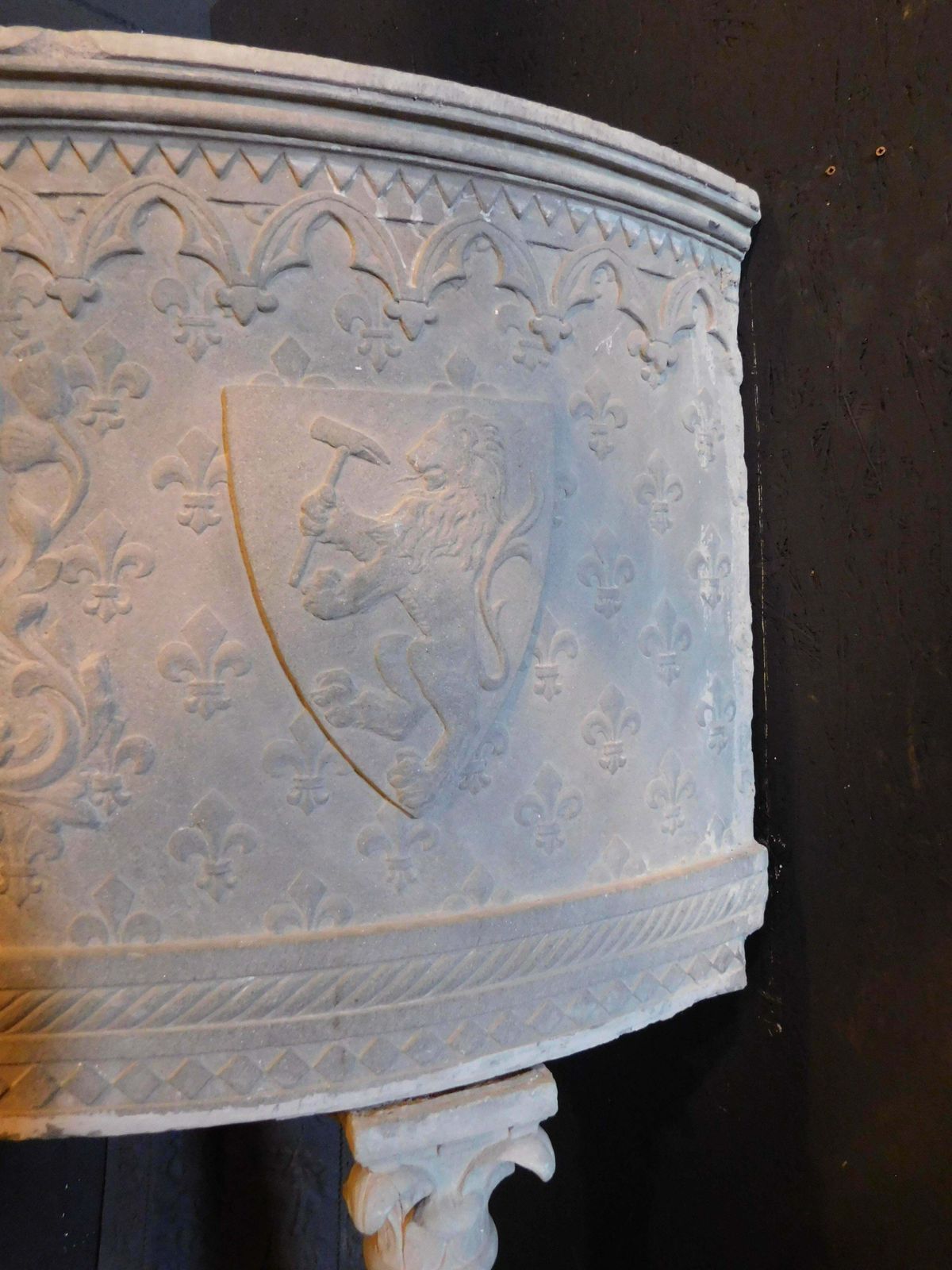 Corner Huge Fireplace In Serena Stone, Carved With Coats Of Arms, Tuscany photo 24277.0