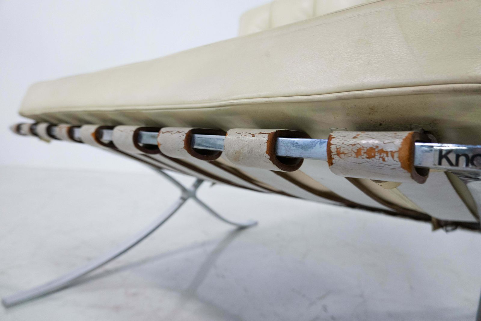 Pair Of Off White Leather Barcelona Chairs By Mies Van Der Rohe For Knoll photo 15295.0