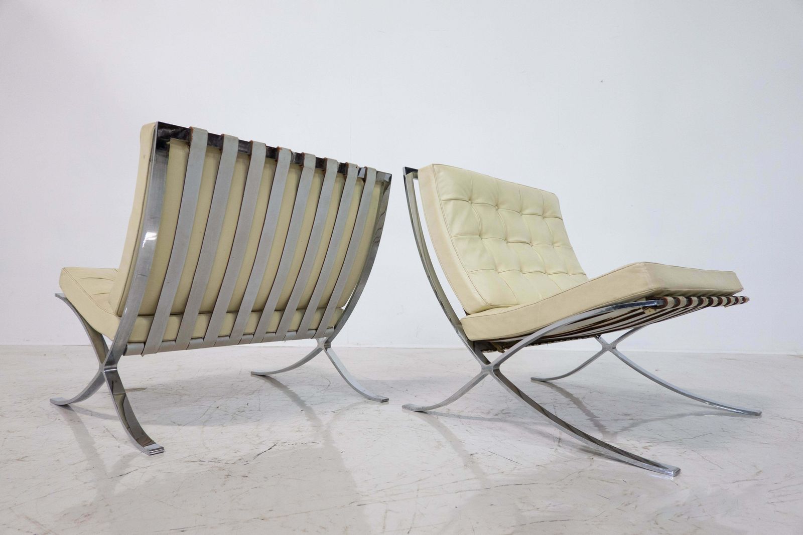photo furniture Pair Of Off White Leather Barcelona Chairs By Mies Van Der Rohe For Knoll