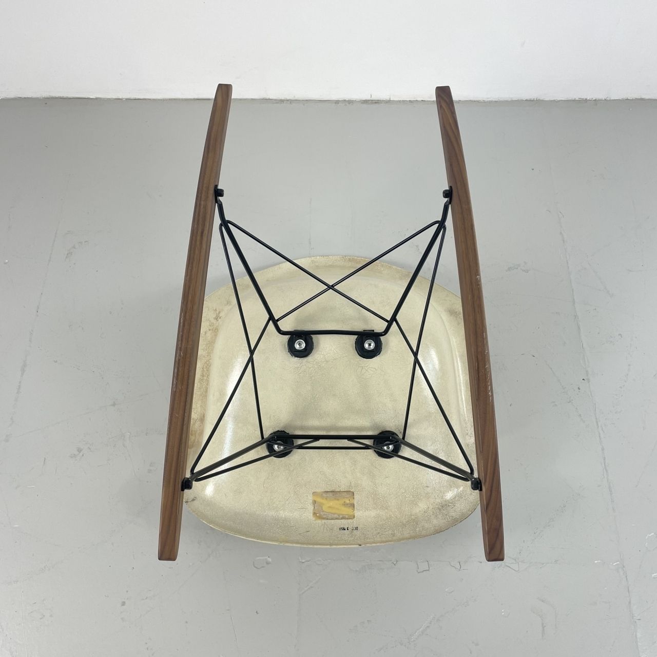 photo furniture Eames Herman Miller 1950s Rar Rocking Chair In Parchment