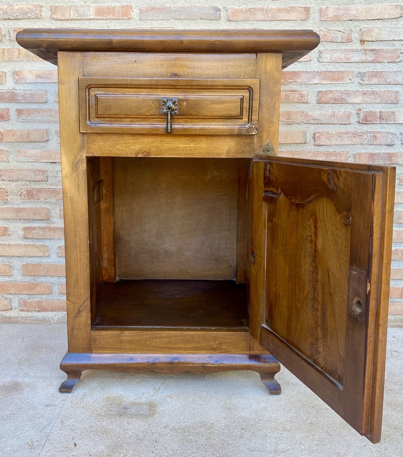 photo for sale Spaanse Walnoten Chesttable Met Lade En Deur, Begin 20e Eeuw, Jaren 1930