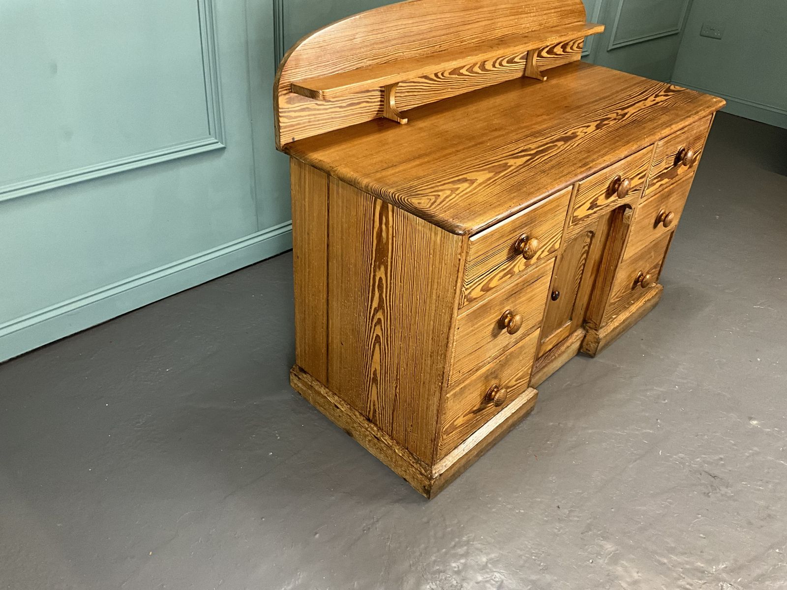 Pitch Pine Farmhouse Dresser, 1920s photo vintage