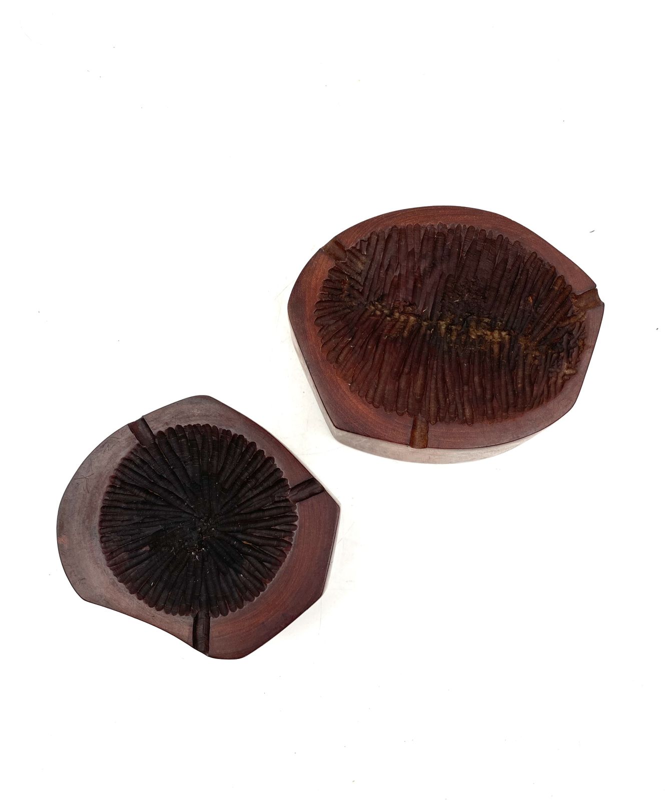 Organic Modern Set Of 2 Wood Ashtrays, France 1970s photo vinterior