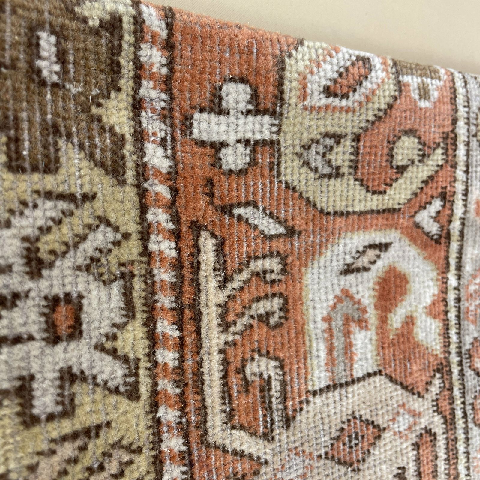 Antique Kilim Cushion Turkish Rug Carpet Pillow Feather Filled Handwoven Geometric Beige Redtraditional Scatter Square Vintage photo Textiles