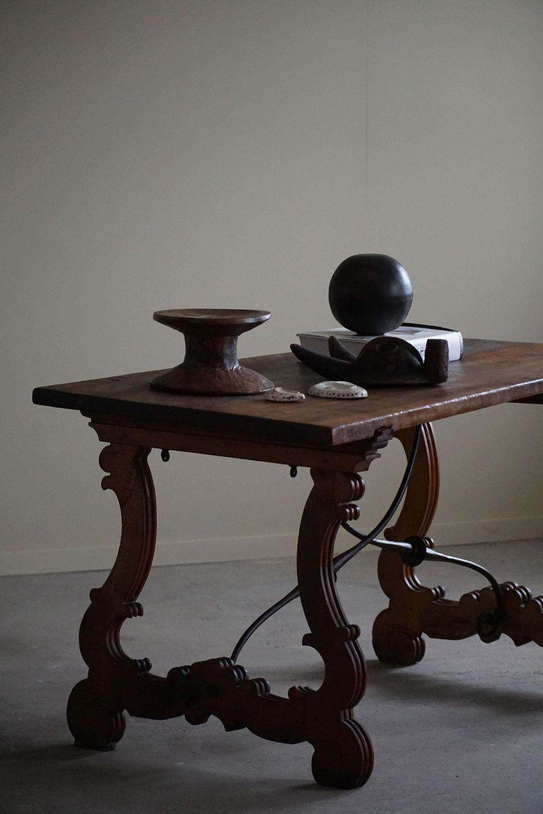 photo vintage Antique Spanish Brutalist Table In Solid Oak & Wrought Iron, 19th Century