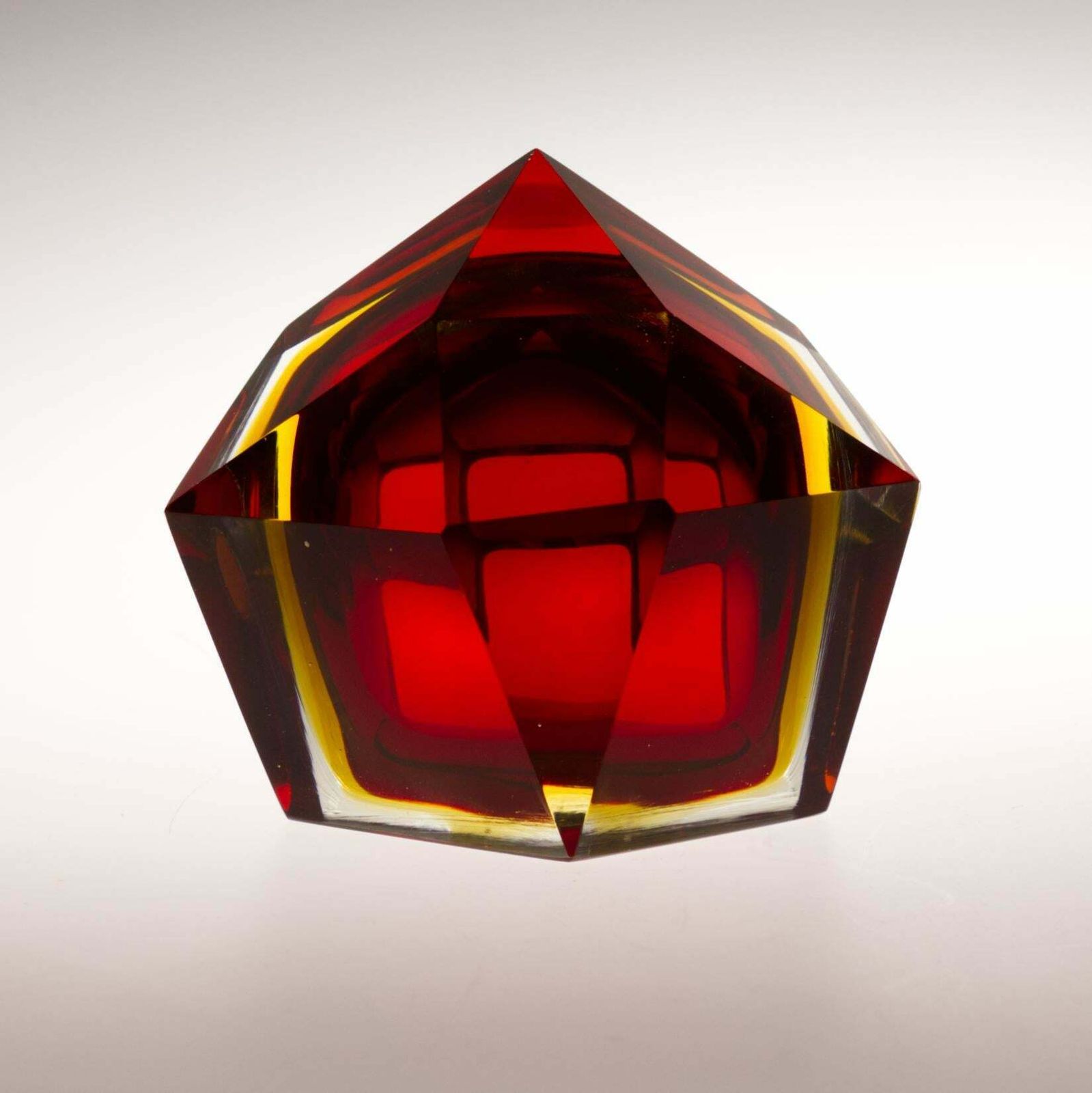 photo furniture Murano Sommerso Red Faceted Glass Bowl By Flavio Poli 1960´S