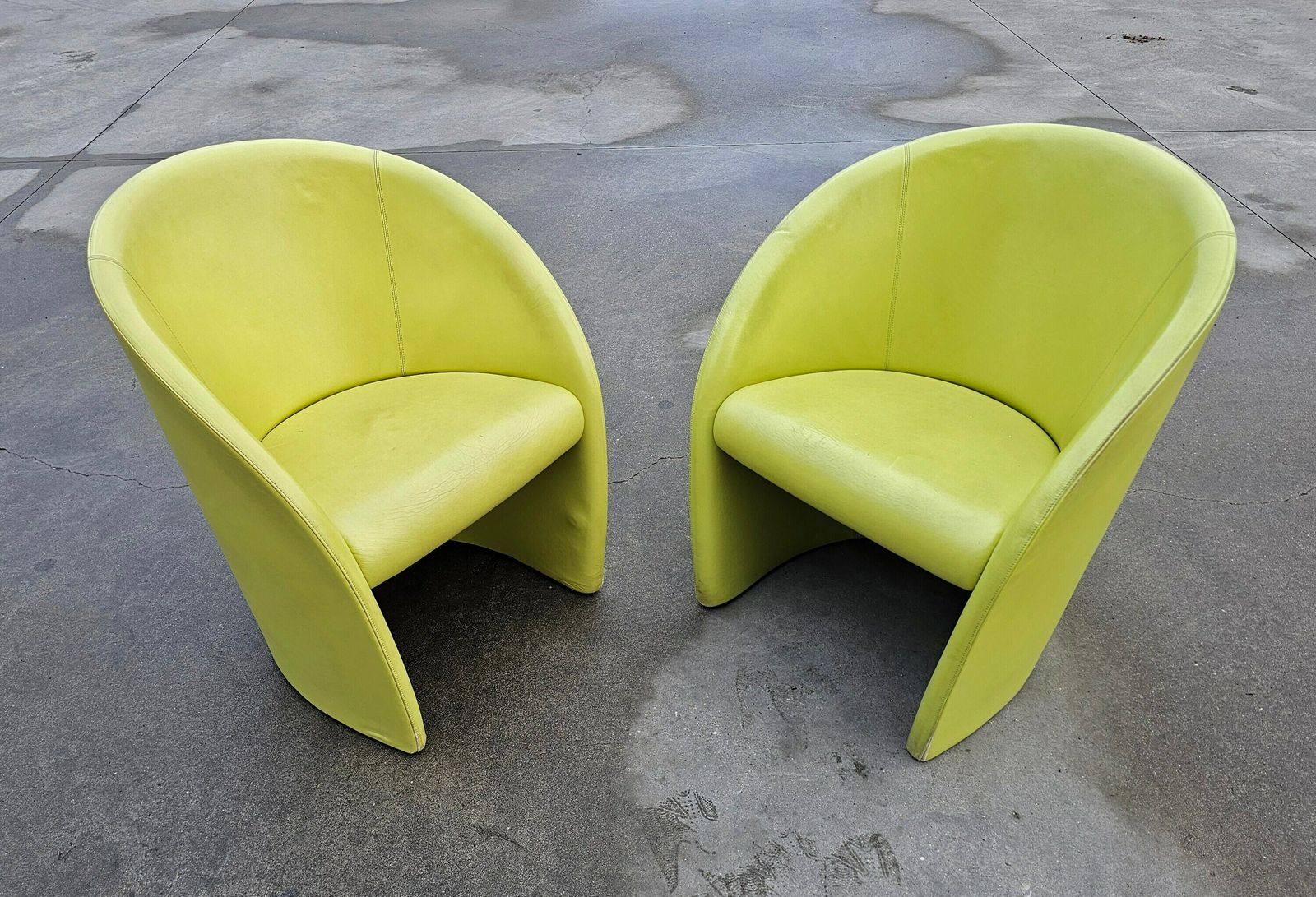 1 Of 5 Club Chairs Model Intervista By Poltrona Frau In Chartreuse Leather Designed By Massimo And Lella Vignelli // Made In Italy In 1989