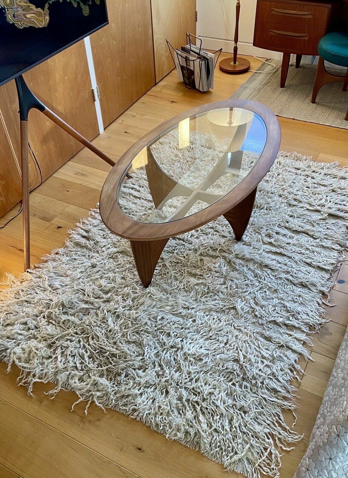 photo vintage Vintage Cream Tulu Rug From Central Anatolia Turkey. 185cm X 125cm
