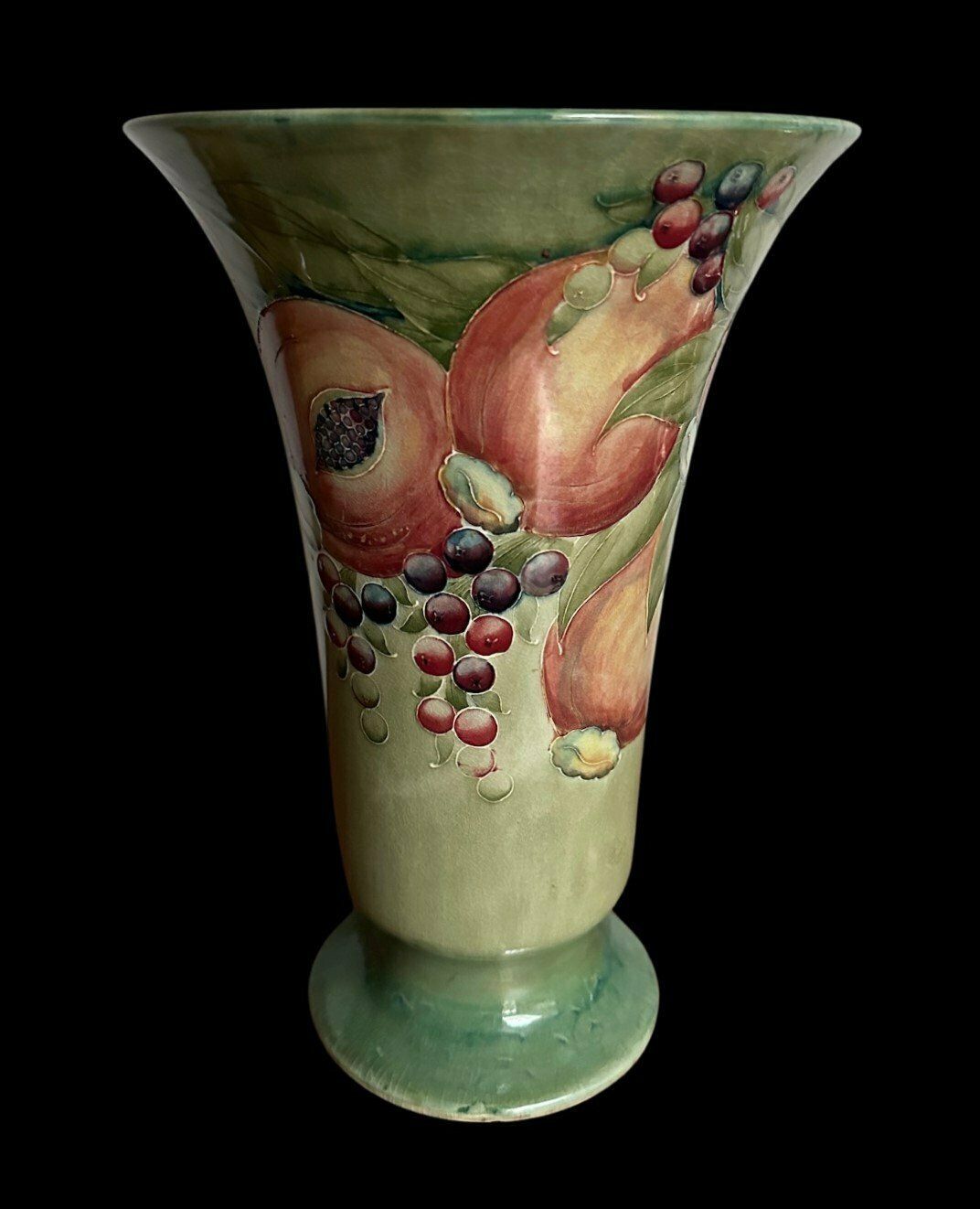 William Moorcroft Vase, 1910s photo furniture