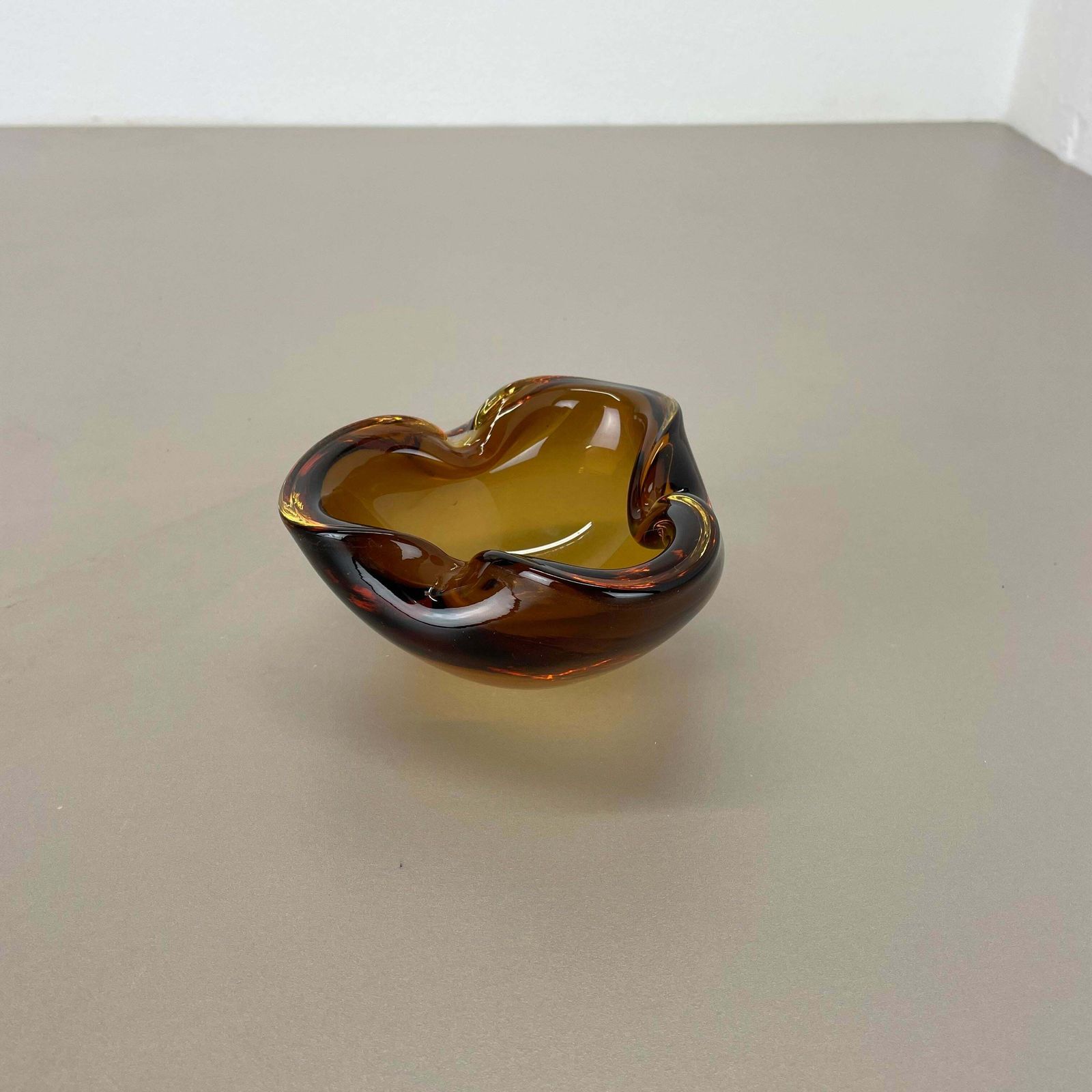 Large Murano Glass "Yellow" Bowl Element Shell Ashtray Murano, Italy, 1970 photo Home Decor
