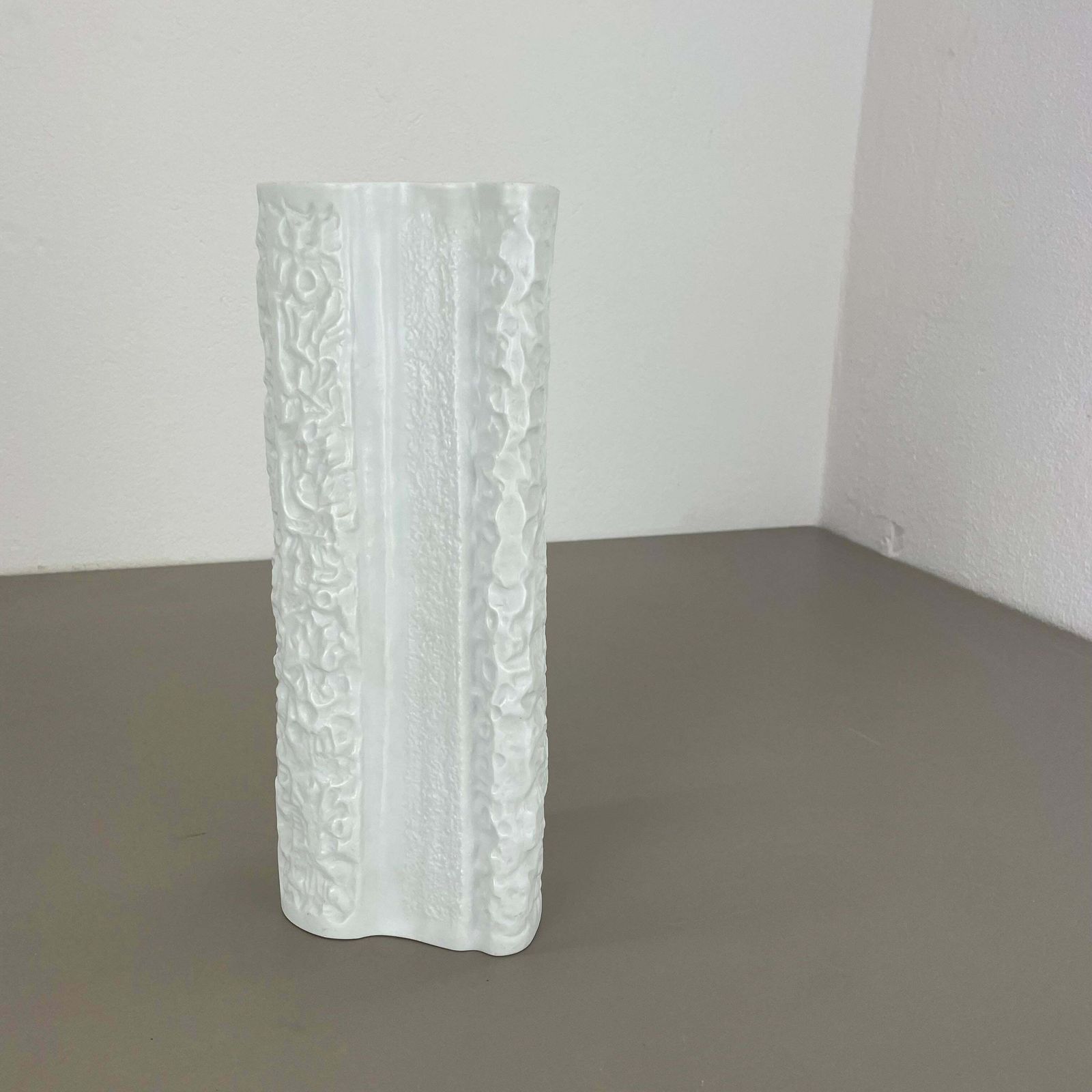 Large 31cm Op Art Vase Vase Heinrich Fuchs For Hutschenreuther, Germany, 1970s photo for sale