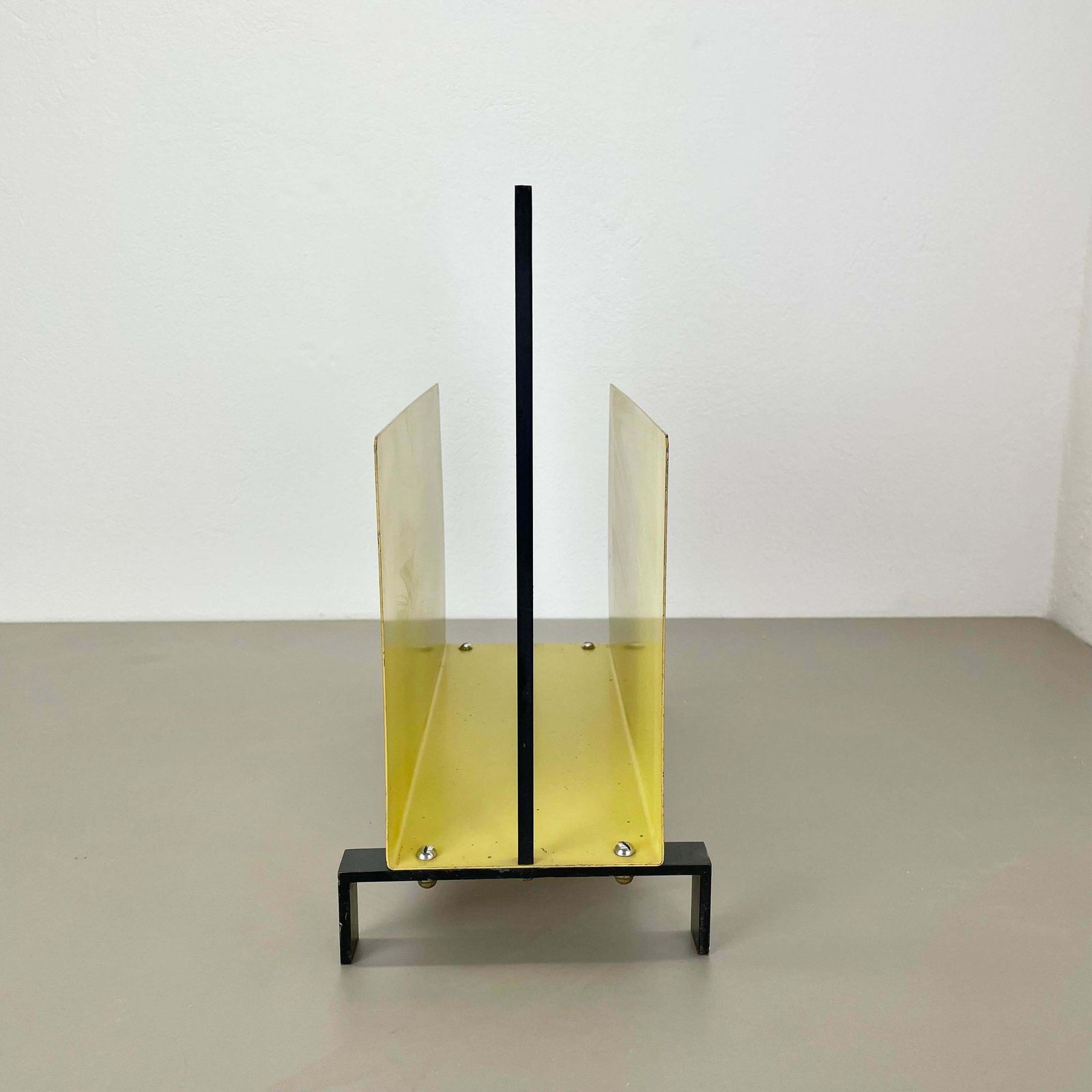Unique Bauhaus Destijl Style Cubic Metal Magazine Holder, Netherlands 1970s photo 1264.0