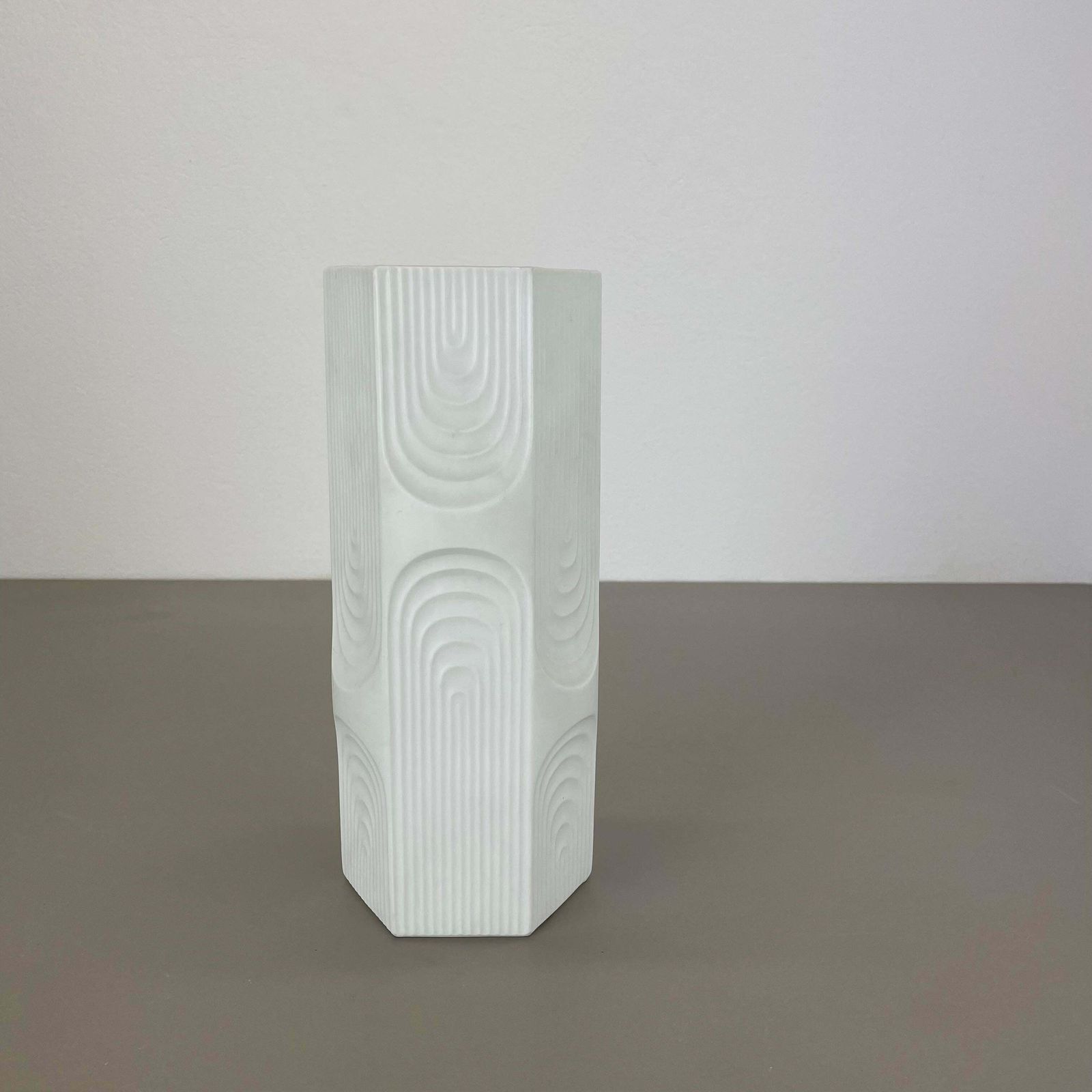 Large 30cm Op Art Biscuit Porcelain German Vase Made By Ak Kaiser, Germany 1970s photo Home Decor