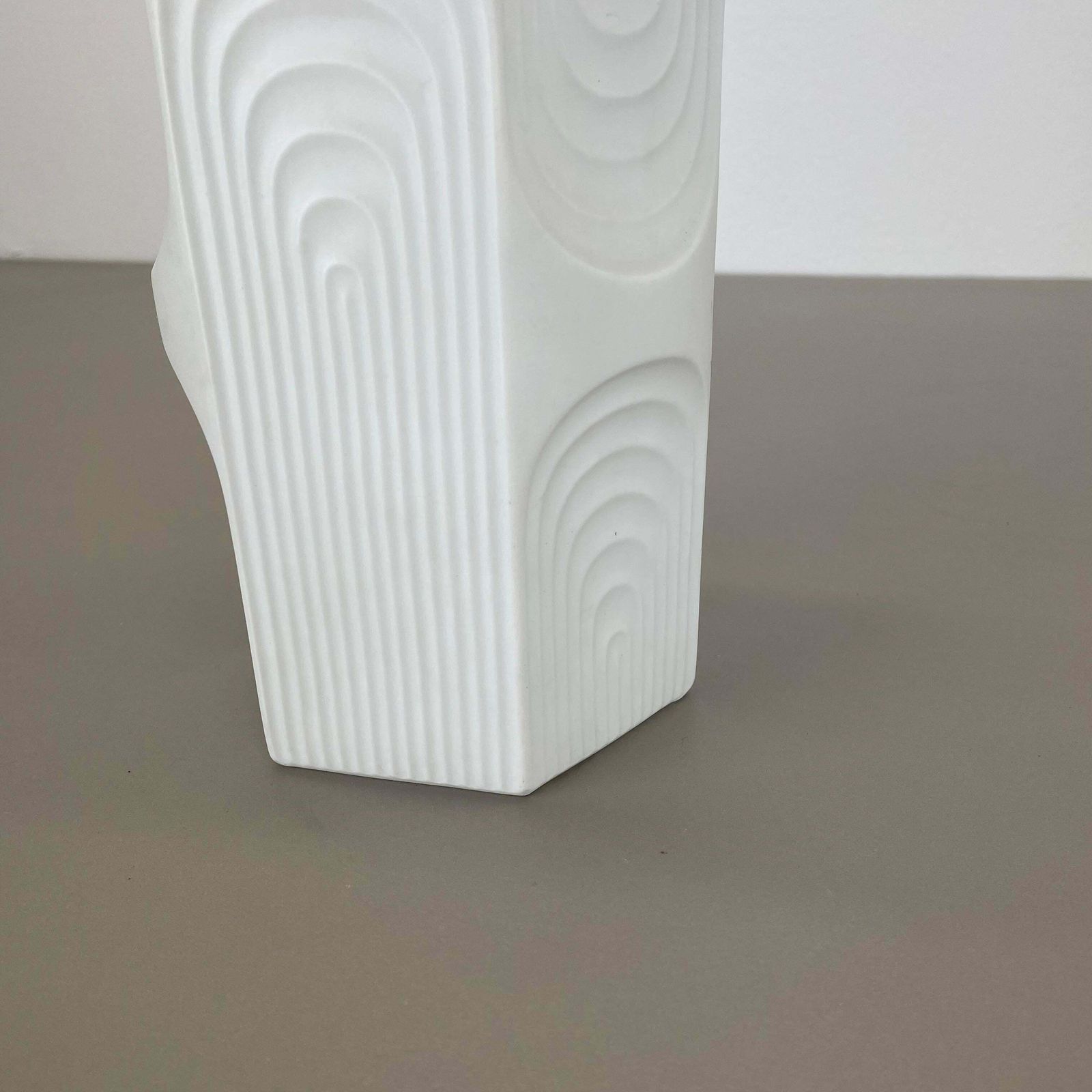photo furniture Large 30cm Op Art Biscuit Porcelain German Vase Made By Ak Kaiser, Germany 1970s