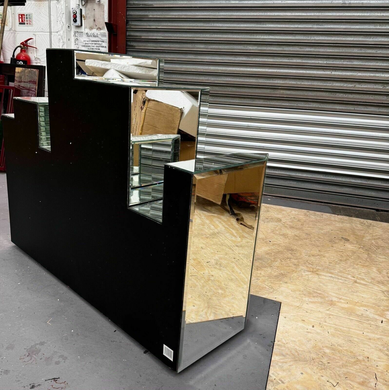 photo furniture Mirrored Geometric Table