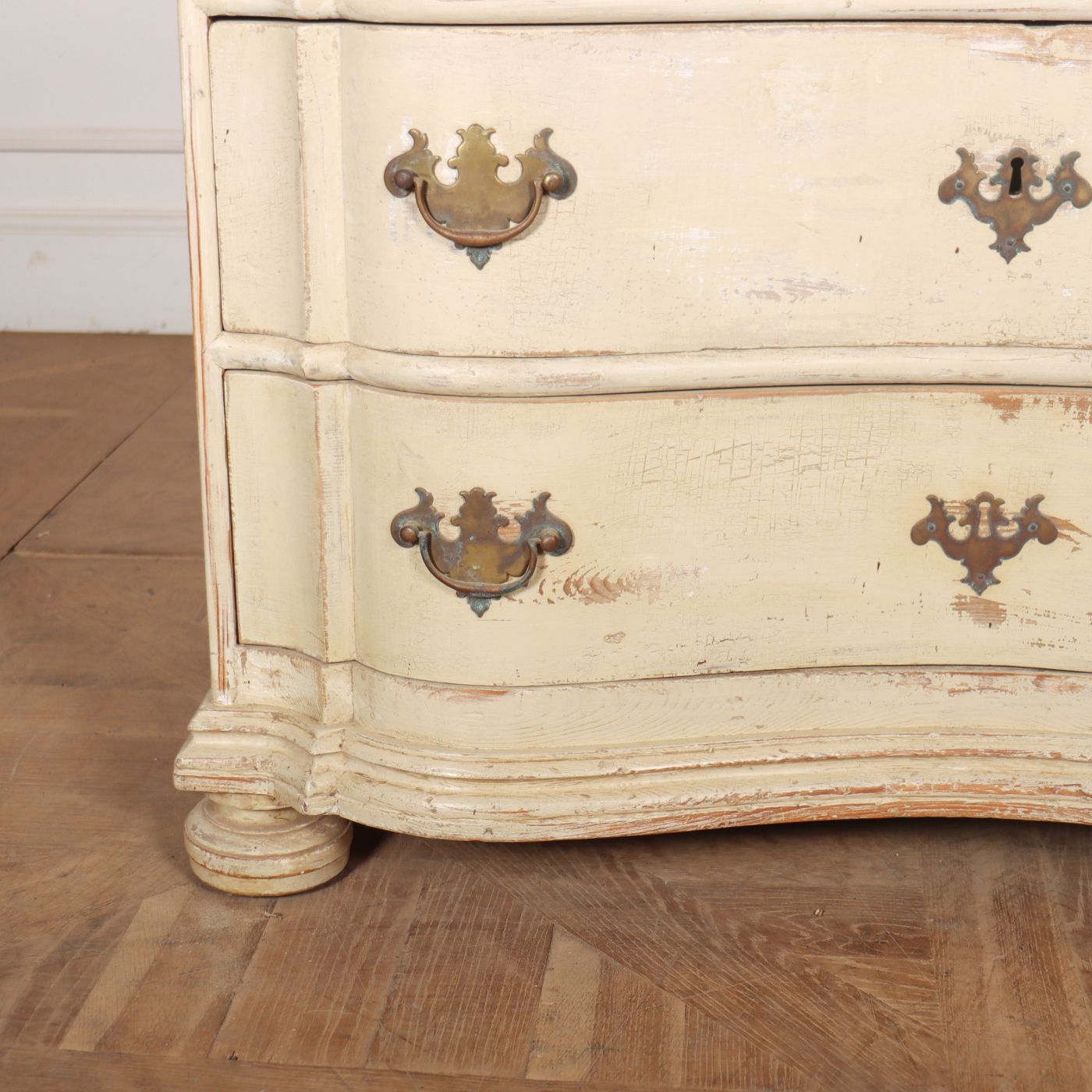 Commodes & Chest Of Drawers  » 18th Century Original Painted Commode photo Furniture