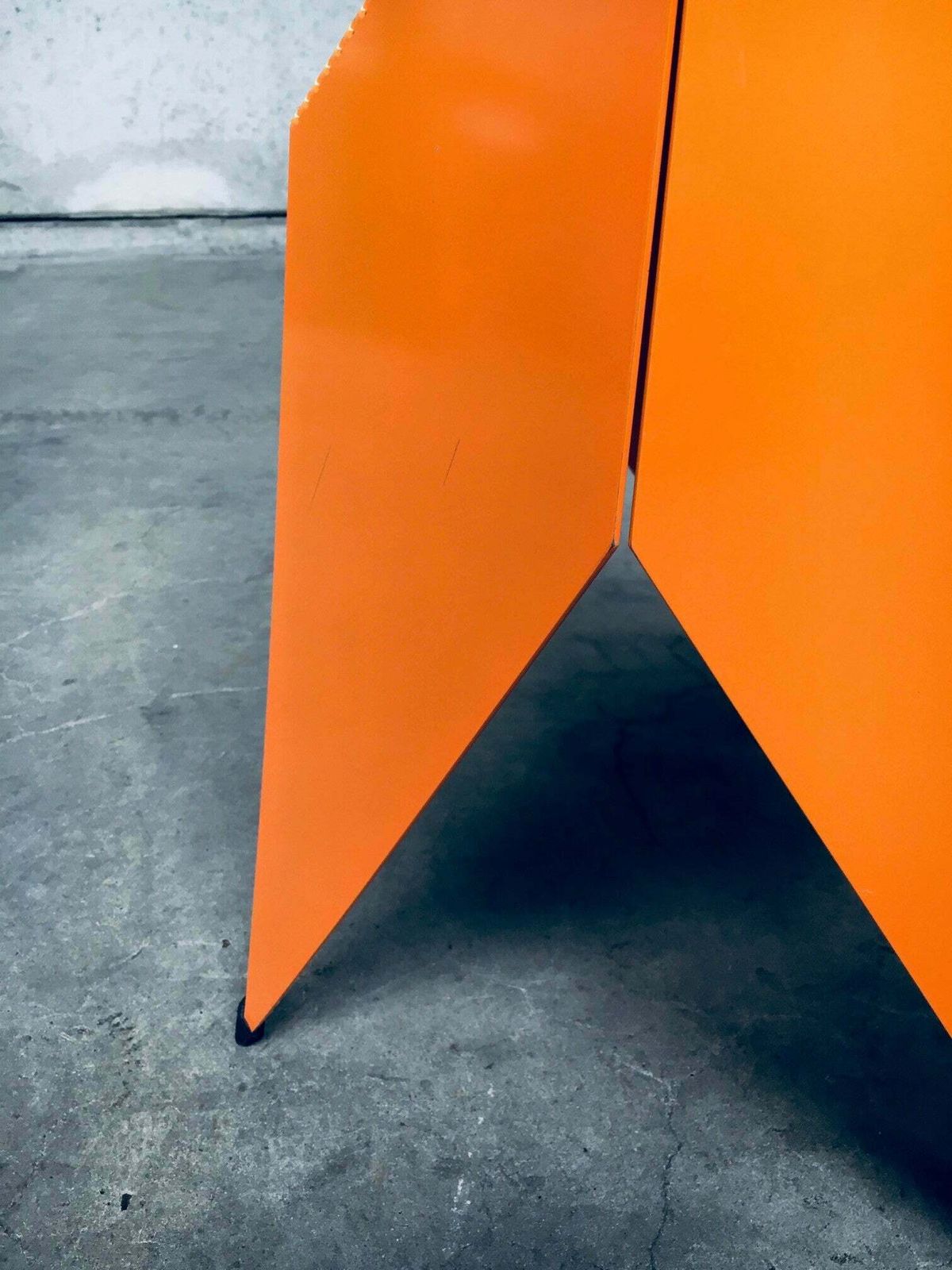 photo vinterior Rare Dutch School Design Project "Bloomm" Origami Side Table